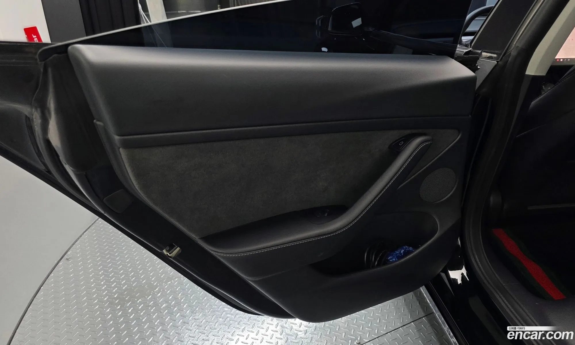 Tesla Model 3 2022 — 17