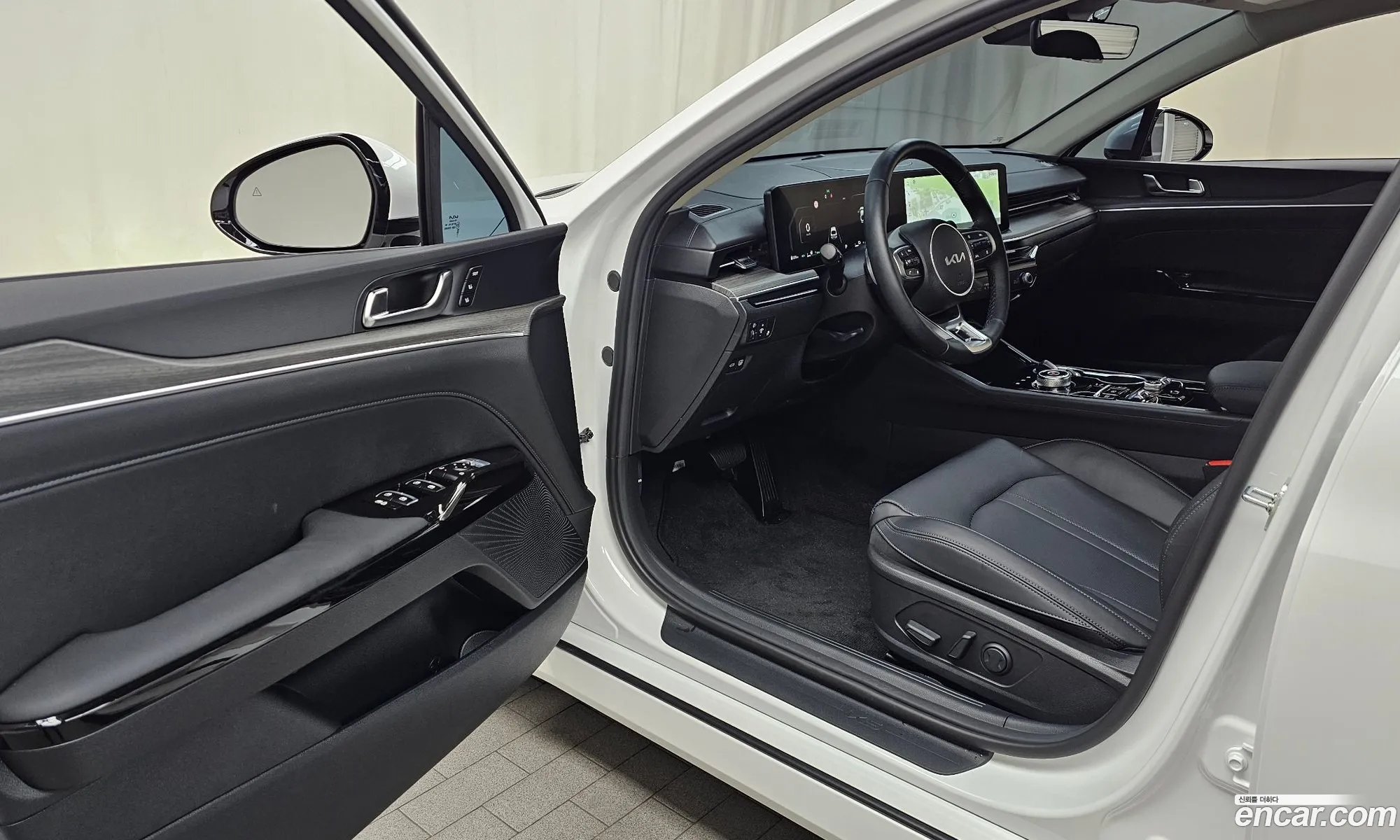 Kia K5 Hybrid 2025 — 13
