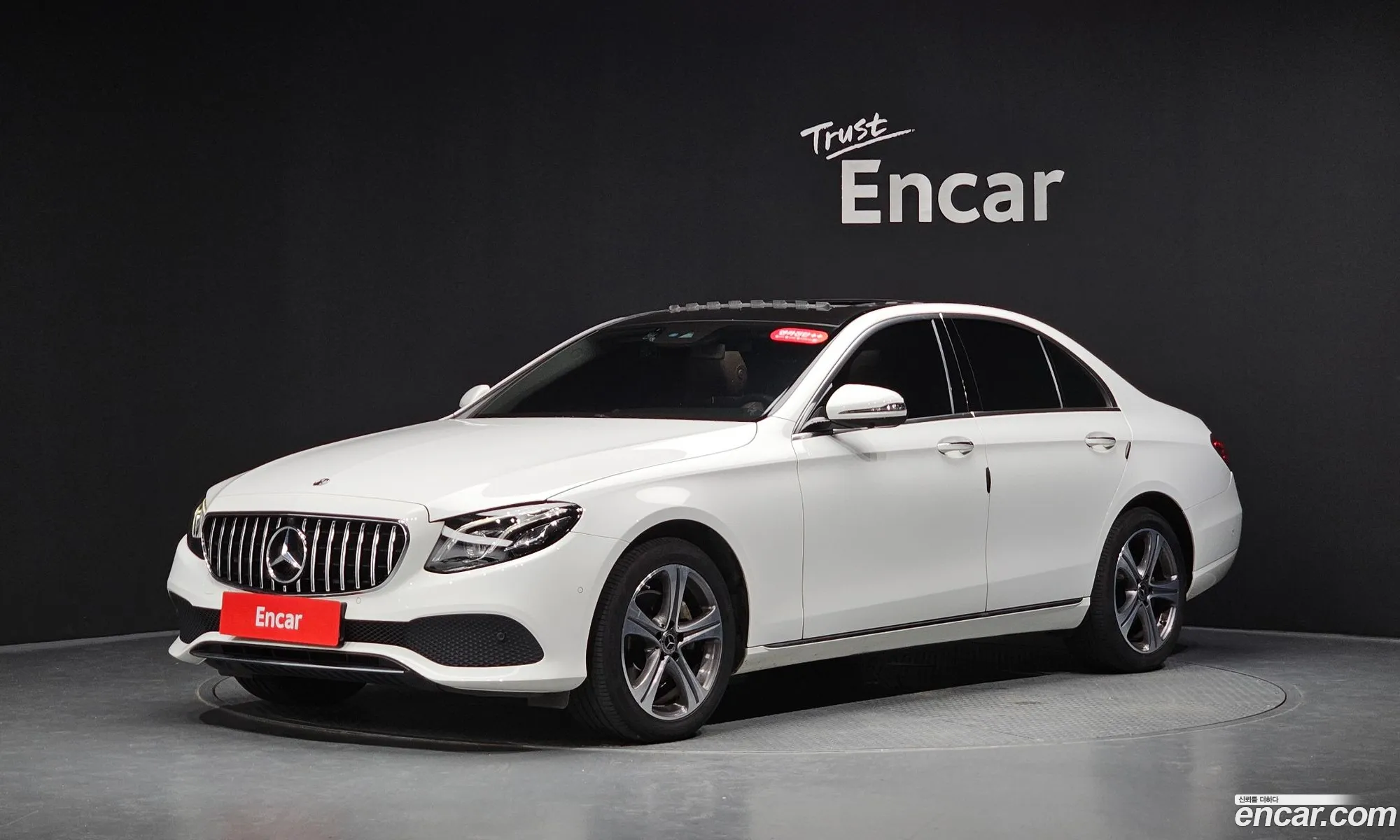 Mercedes-Benz E-Class W213 2018 — 33