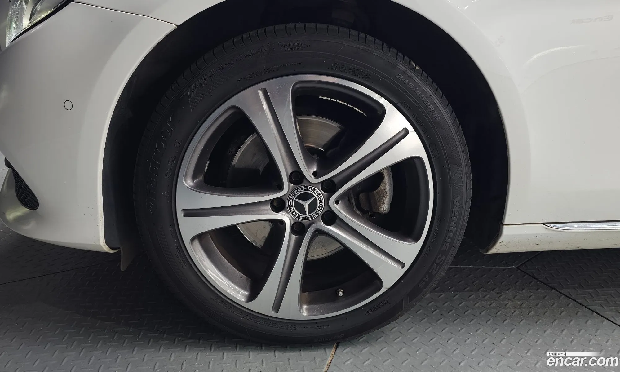 Mercedes-Benz E-Class W213 2018 — 25