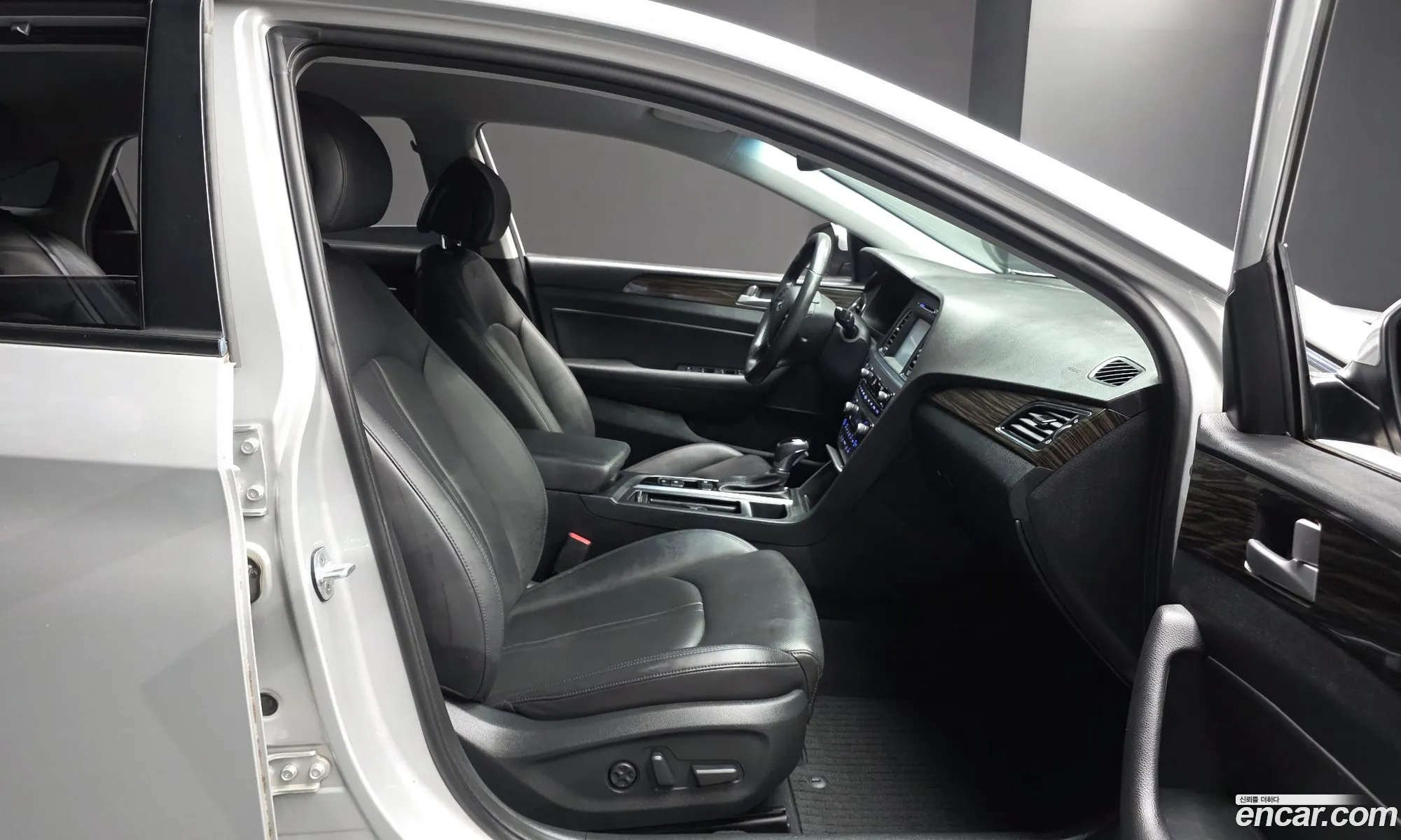 Hyundai LF Sonata 2016 KMHE341CBGA218288 — 19