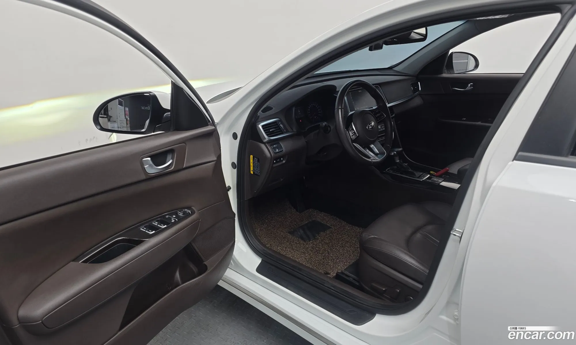 Kia K5 2018 KNAGU411BKA261268 — 11
