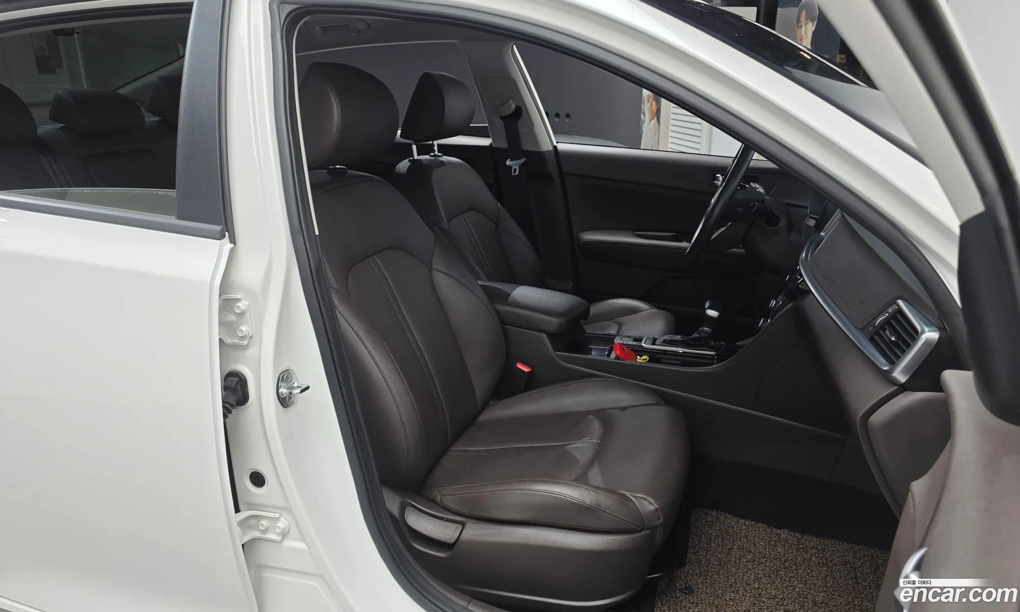 Kia K5 2018 KNAGU411BKA261268 — 2