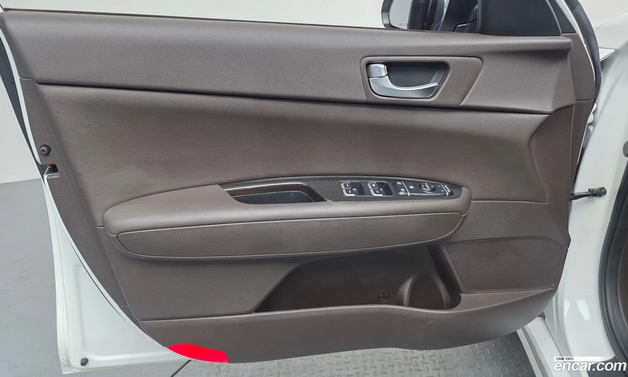 Kia K5 2018 KNAGU411BKA261268 — 25