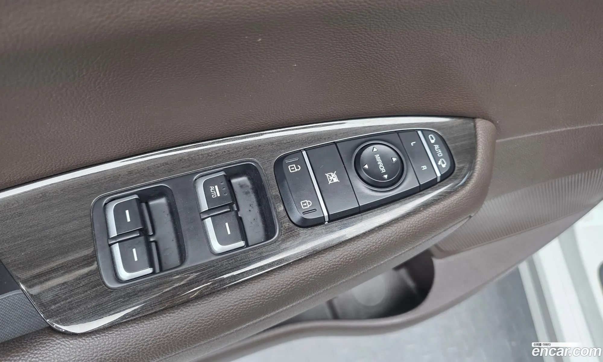 Kia K5 2018 KNAGU411BKA261268 — 4