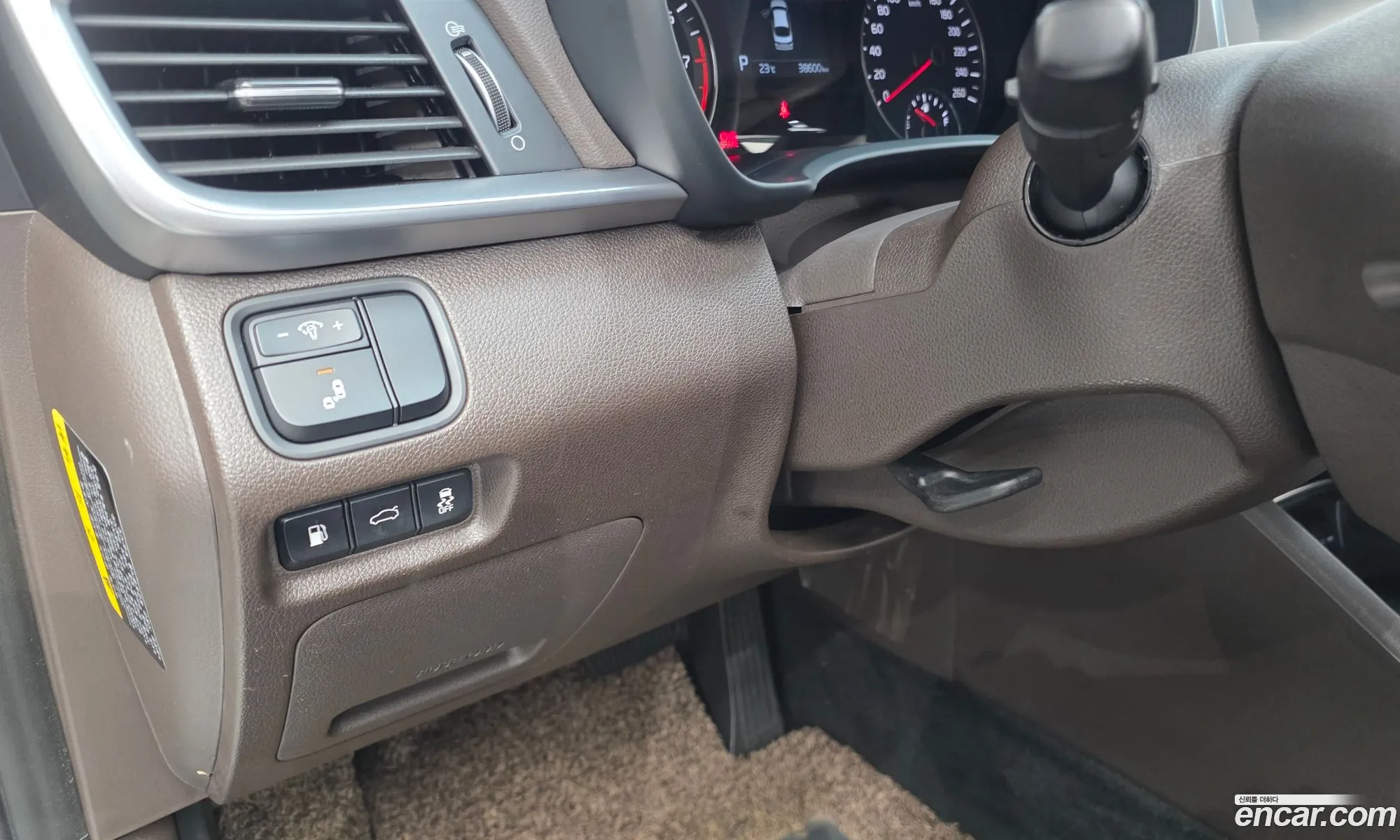 Kia K5 2018 KNAGU411BKA261268 — 8