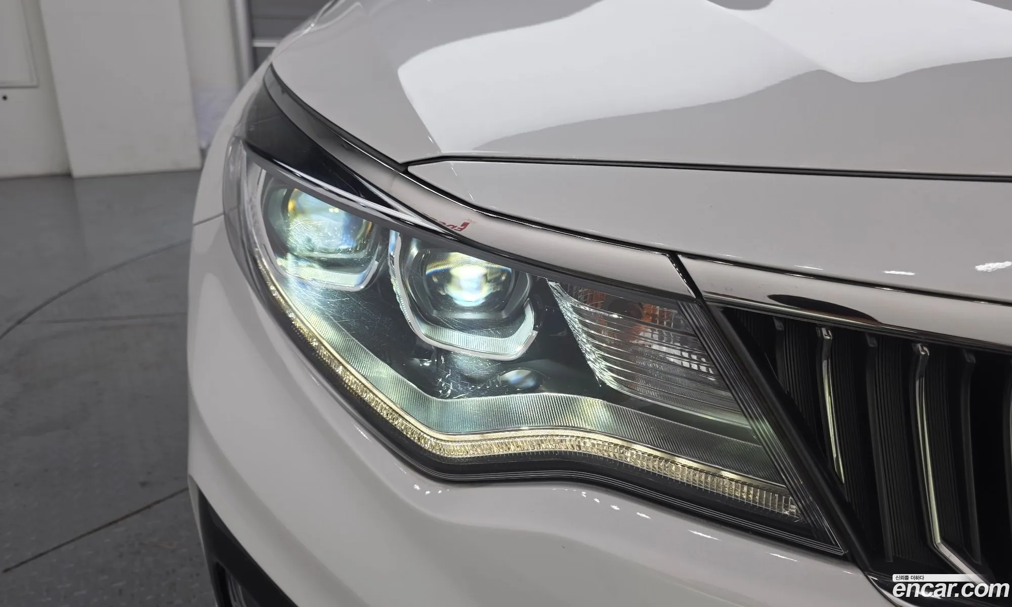 Kia K5 2018 KNAGU411BKA261268 — 12