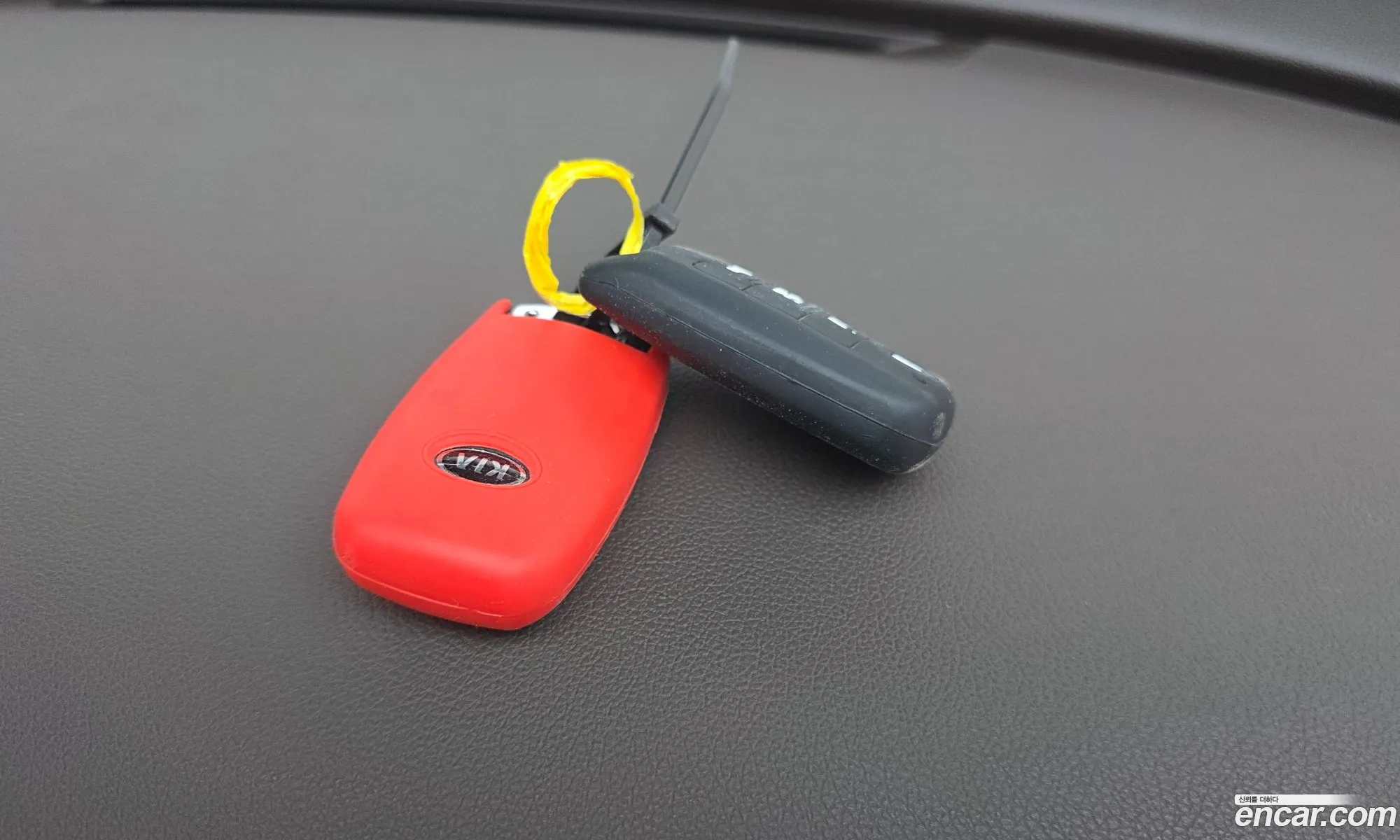 Kia K5 2018 KNAGU411BKA261268 — 5