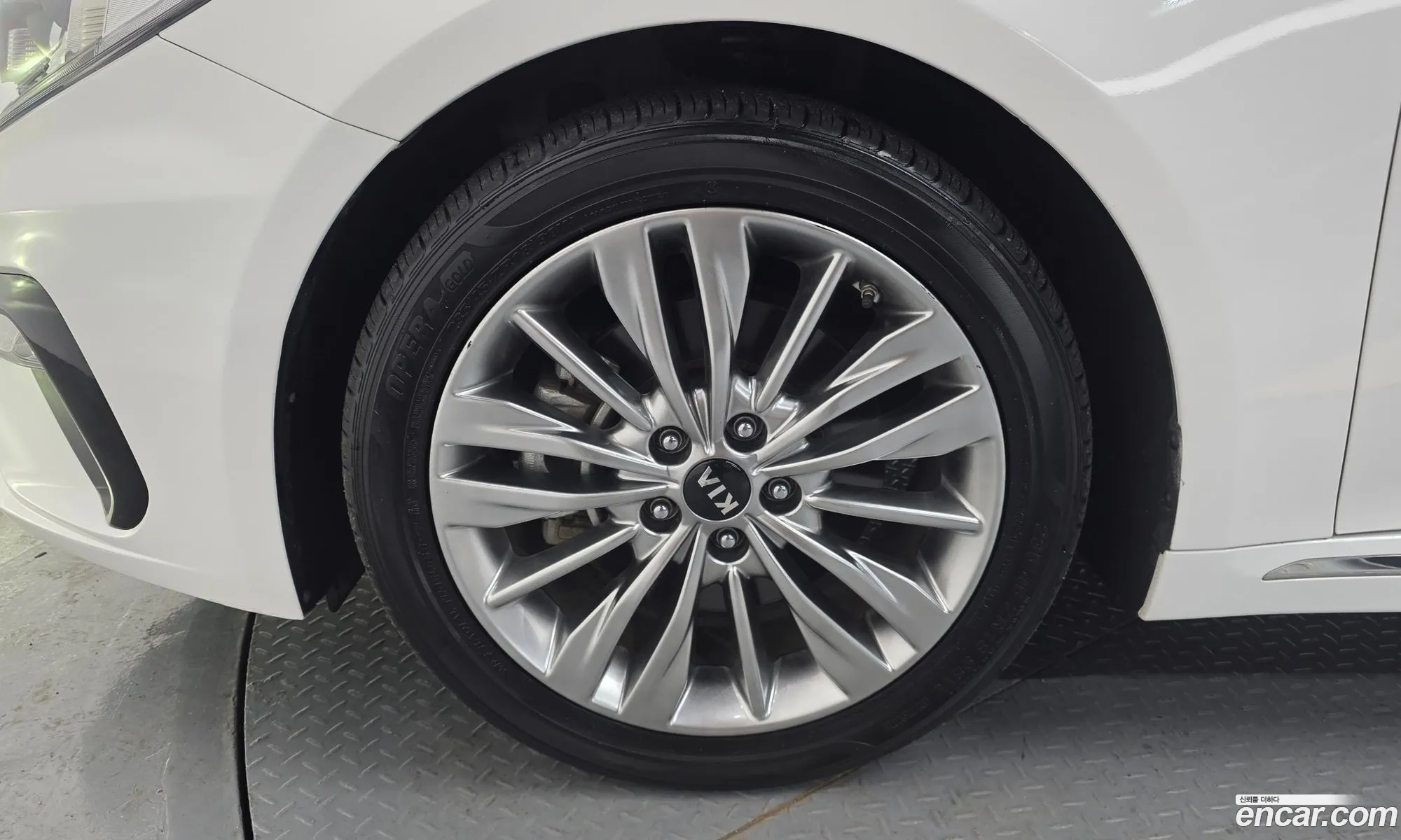Kia K5 2018 KNAGU411BKA261268 — 21