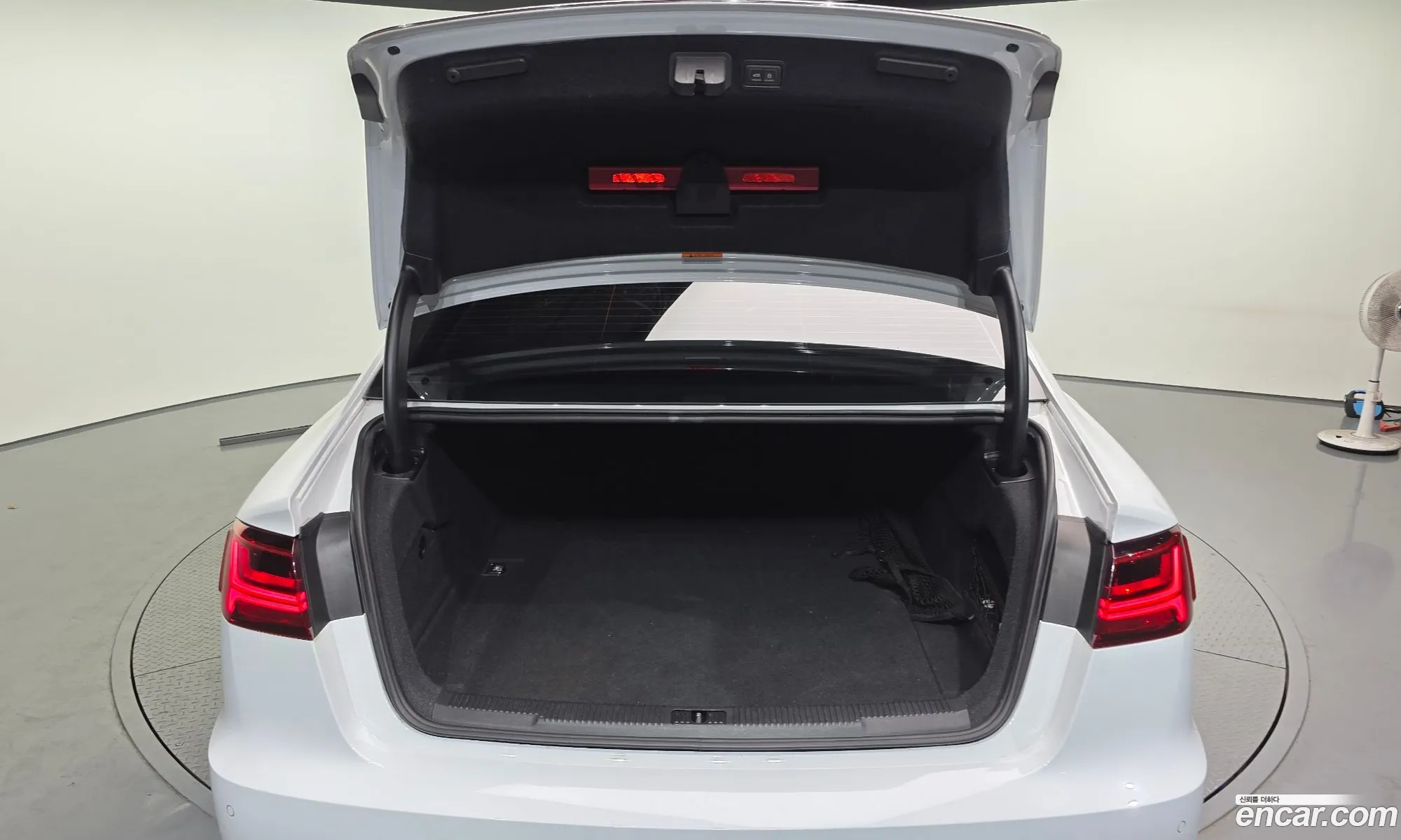 Audi A6 2018 WAUZZZ4G9JN121023 — 4