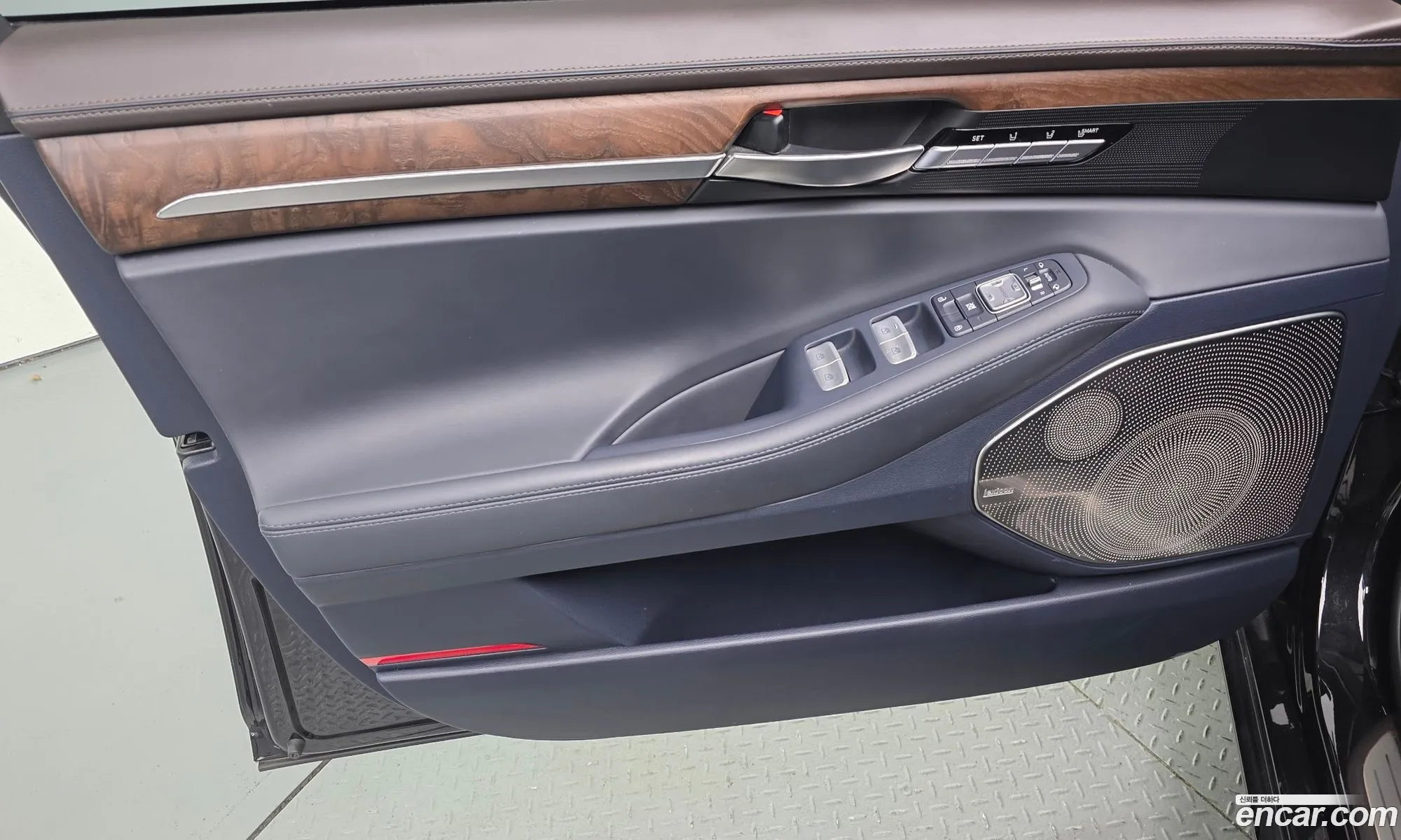 Genesis G90 2019 — 21