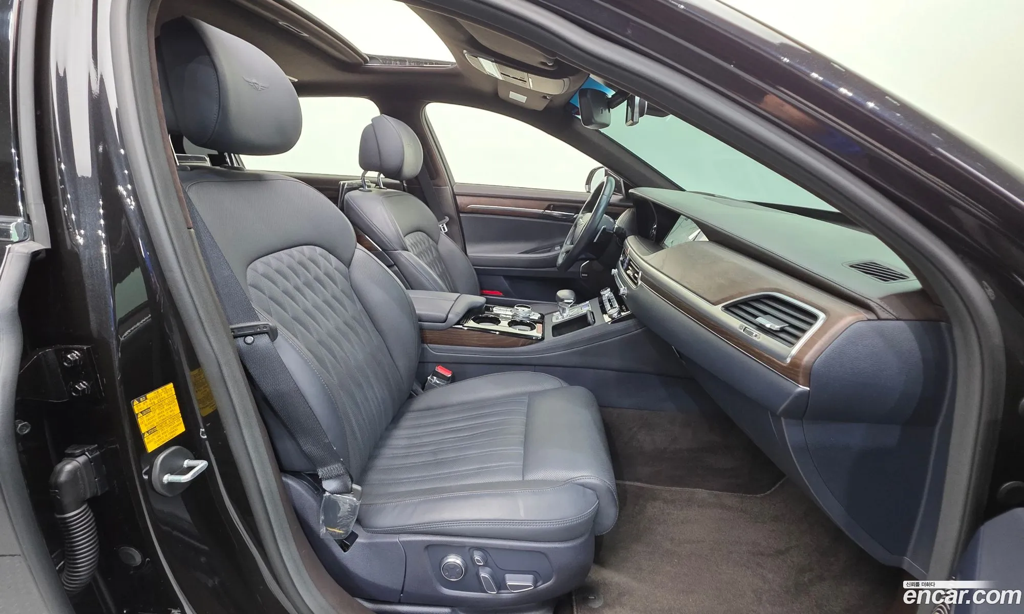 Genesis G90 2019 — 32