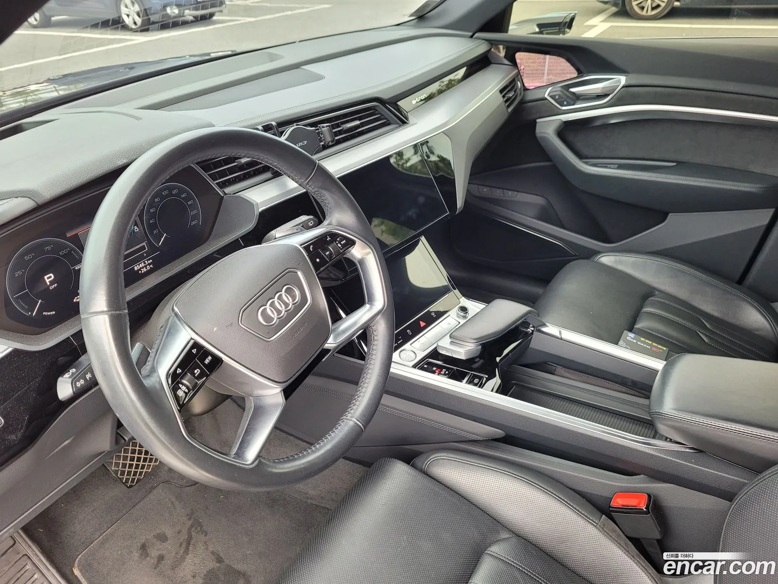 Audi e-tron 2020 — 13