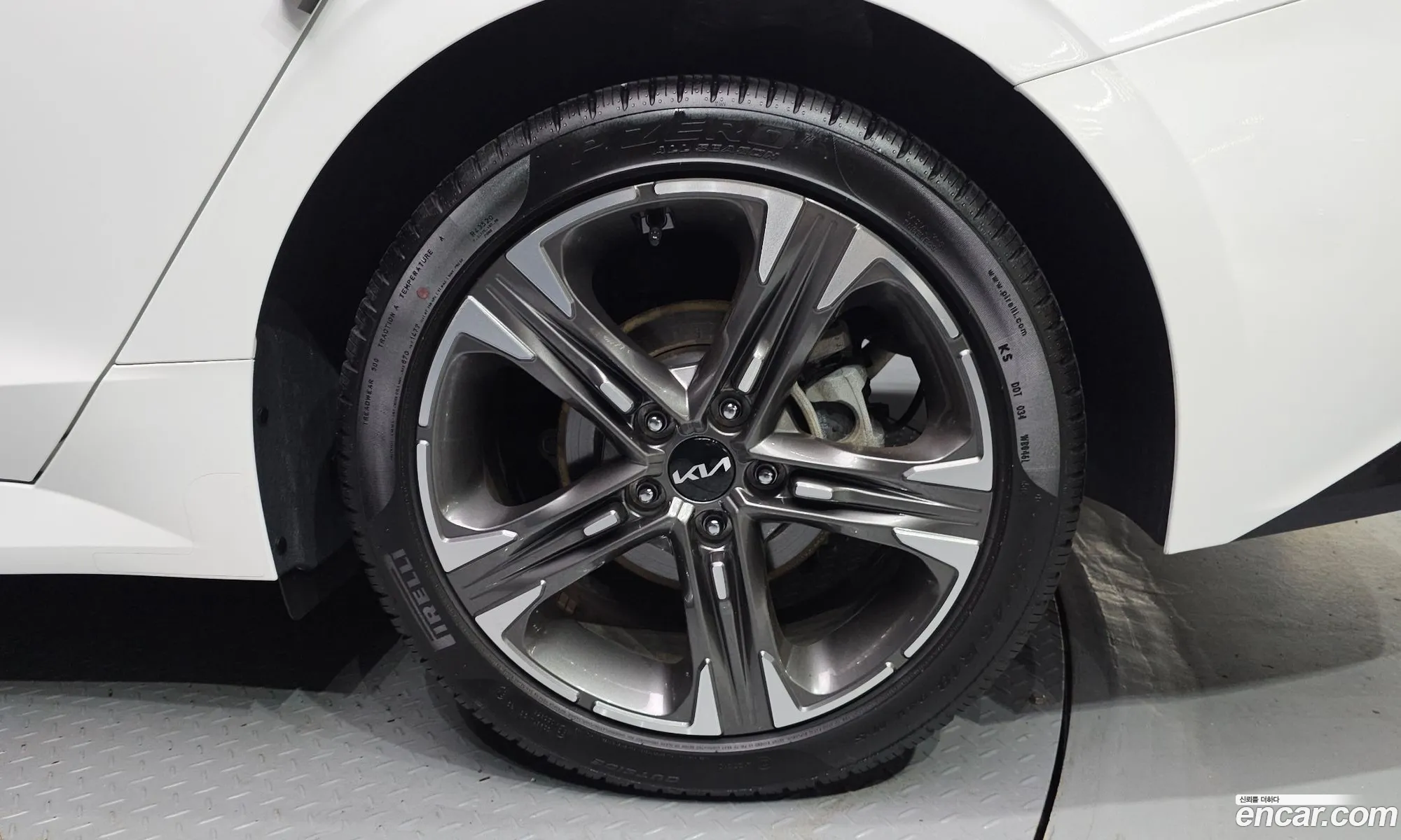Kia K5 2023 — 17