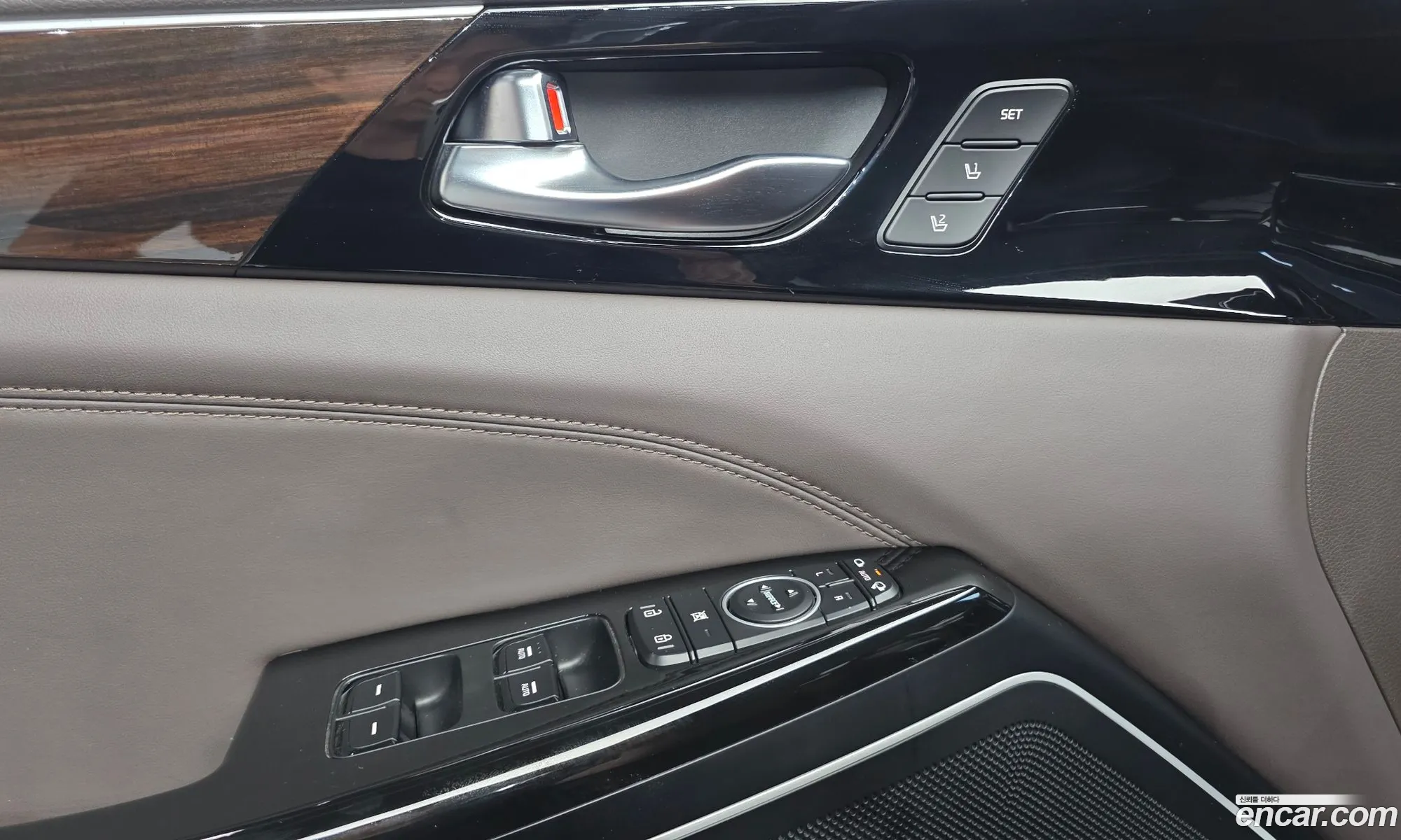 Kia K7 2018 KNALB416BJA125812 — 8