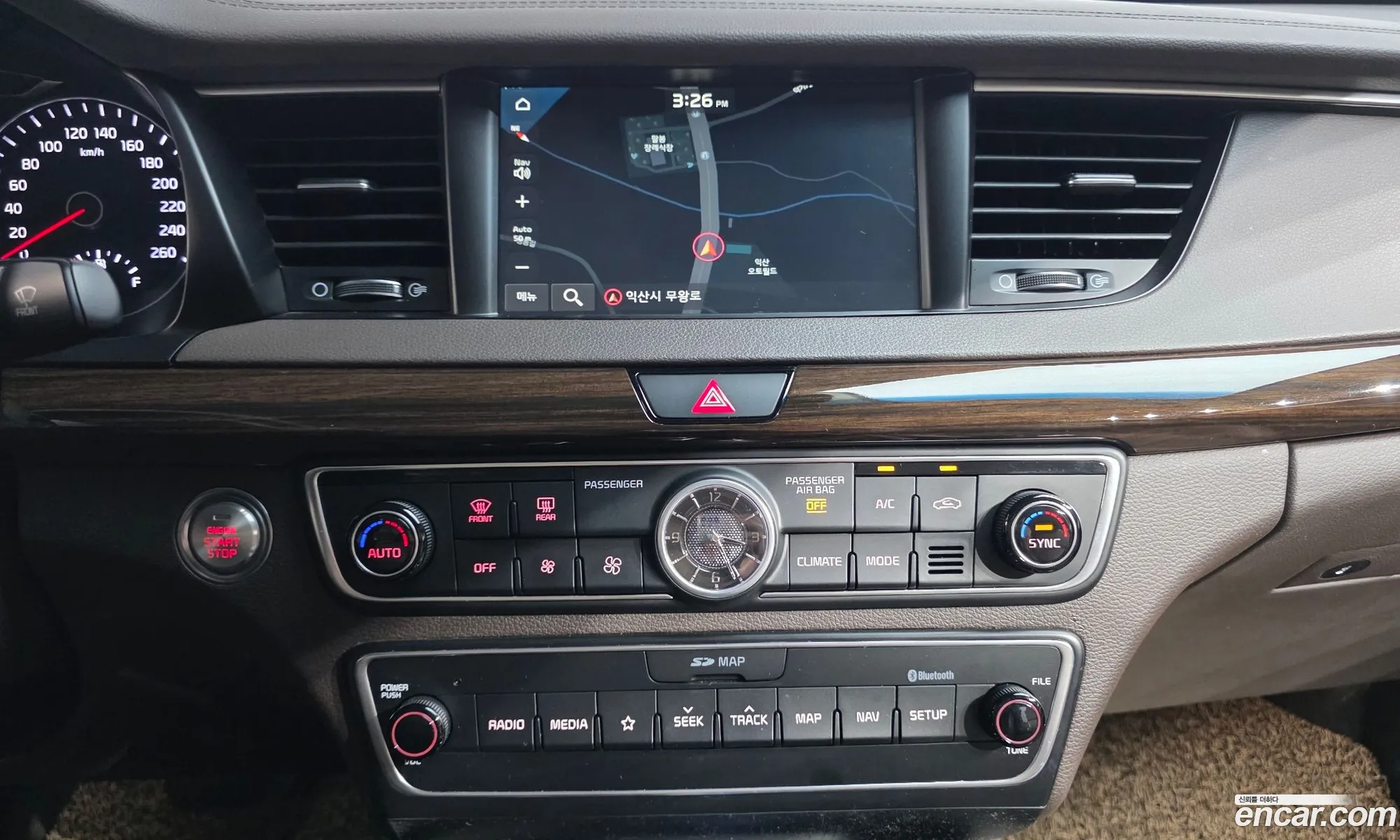 Kia K7 2018 KNALB416BJA125812 — 12