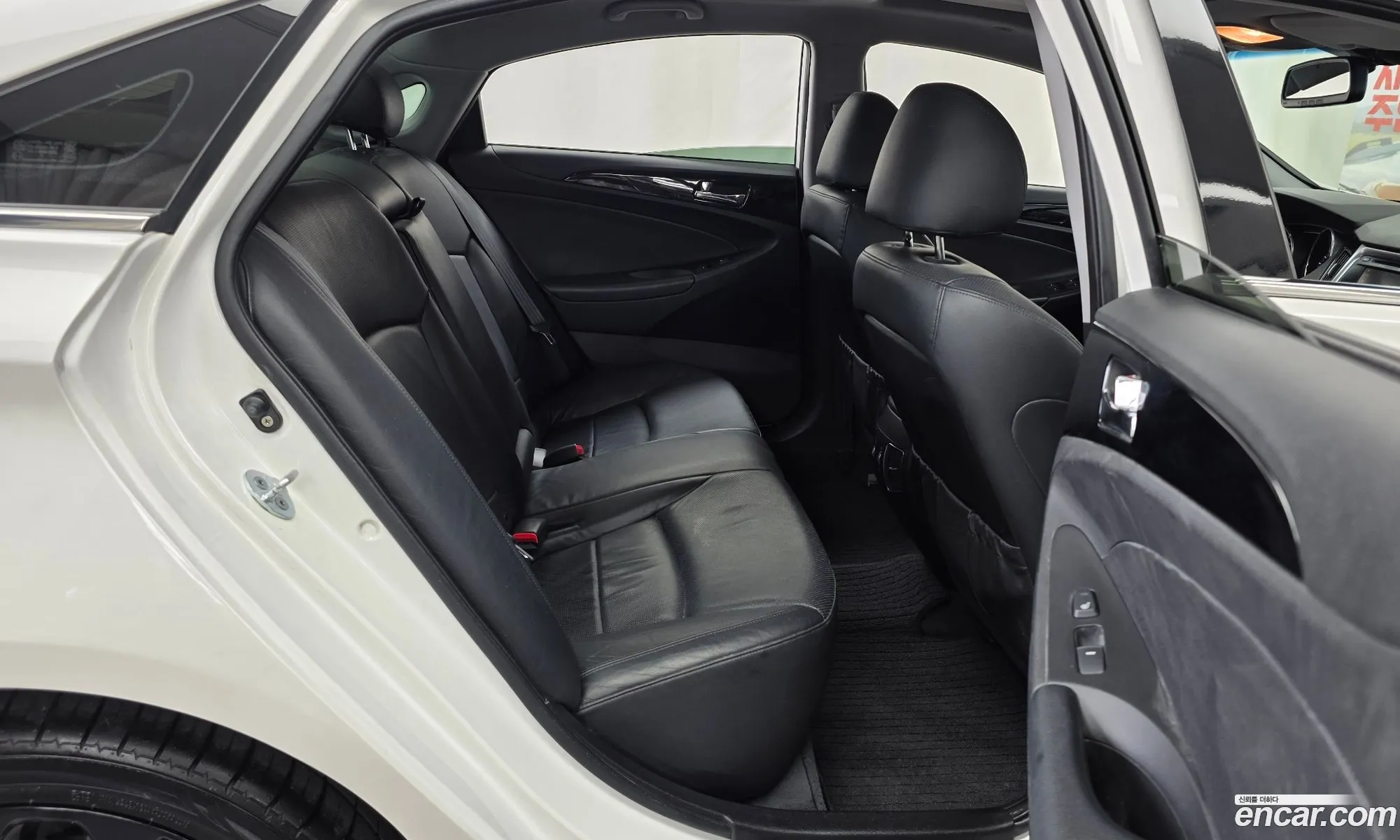 Hyundai YF Sonata 2009 — 6