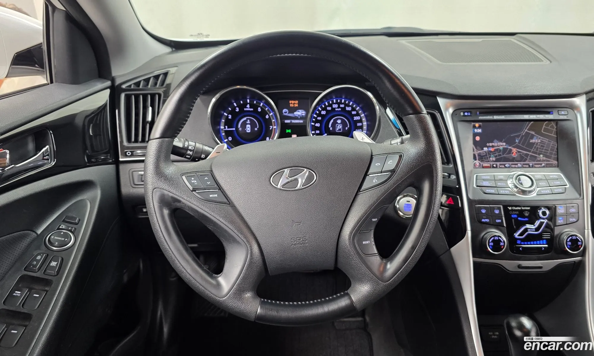 Hyundai YF Sonata 2009 — 12