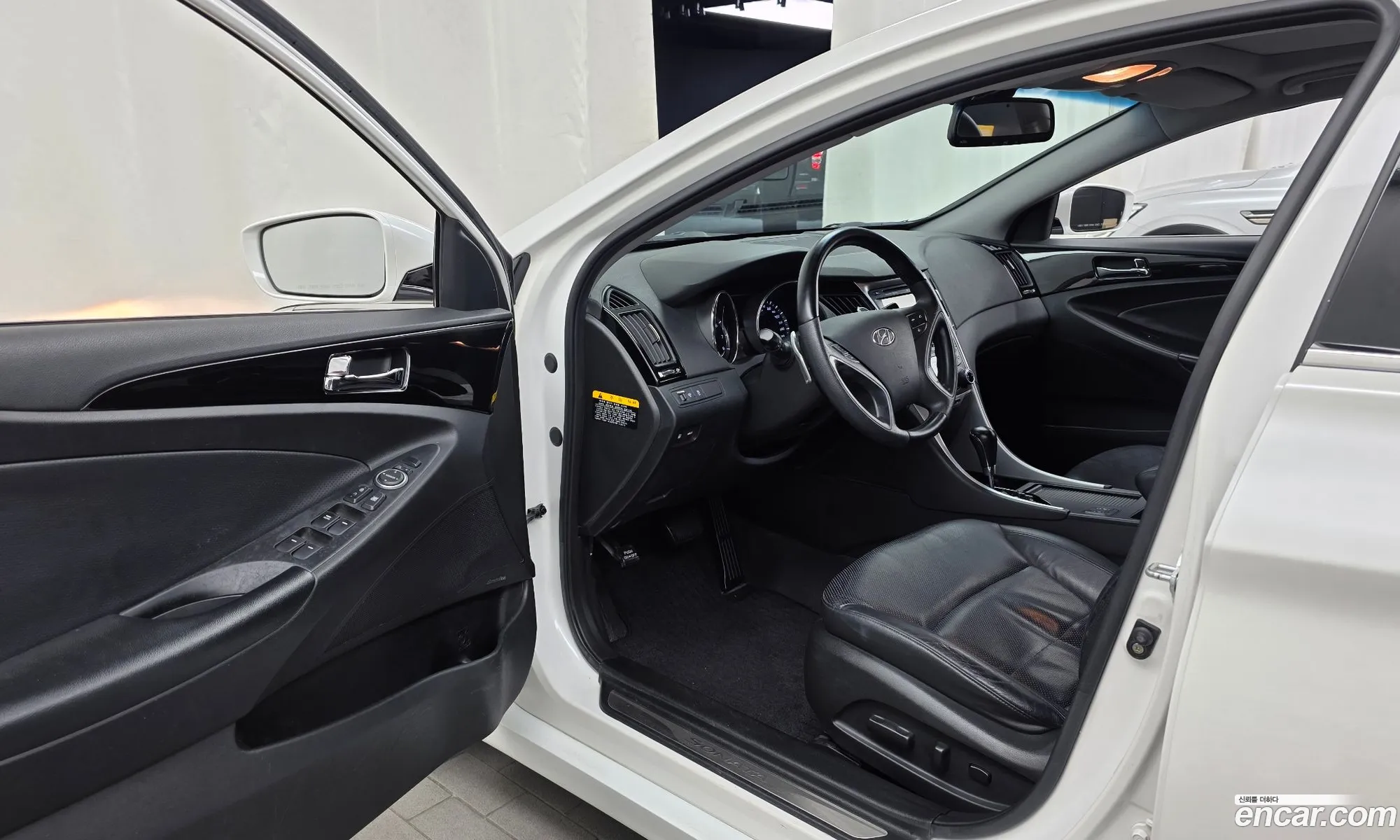 Hyundai YF Sonata 2009 — 8