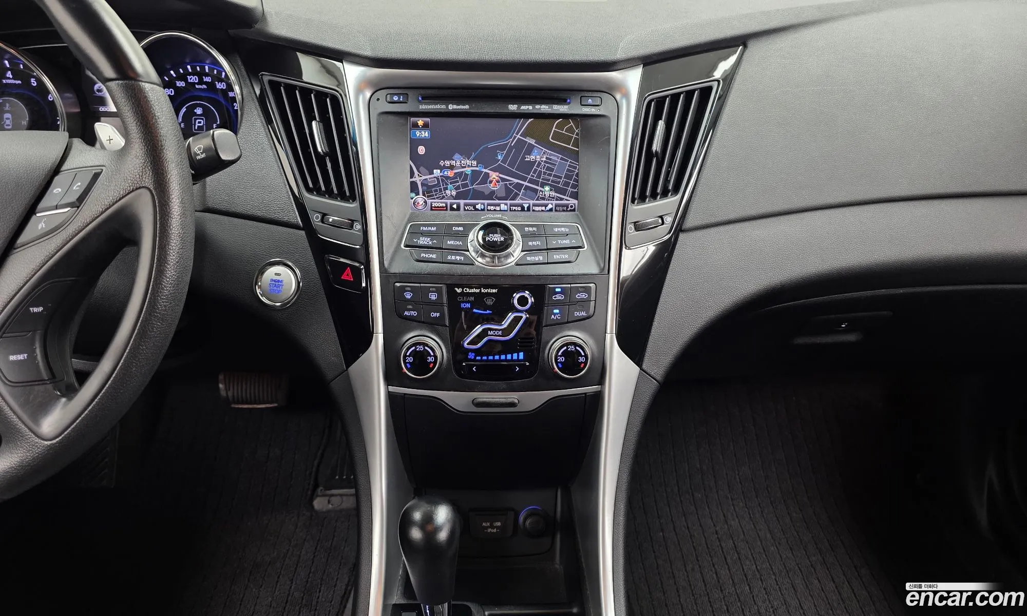 Hyundai YF Sonata 2009 — 18
