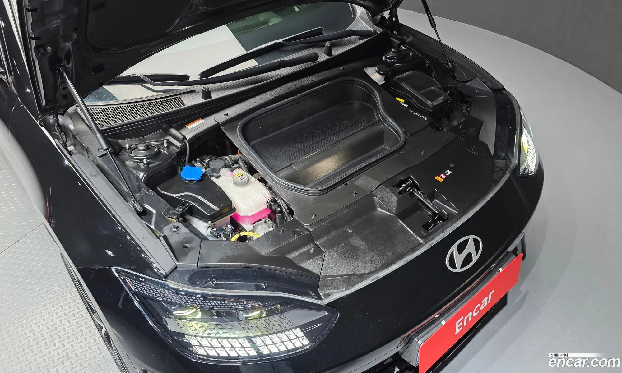 Hyundai Ioniq 6 2023 KMHM541CPPA052462 — 16