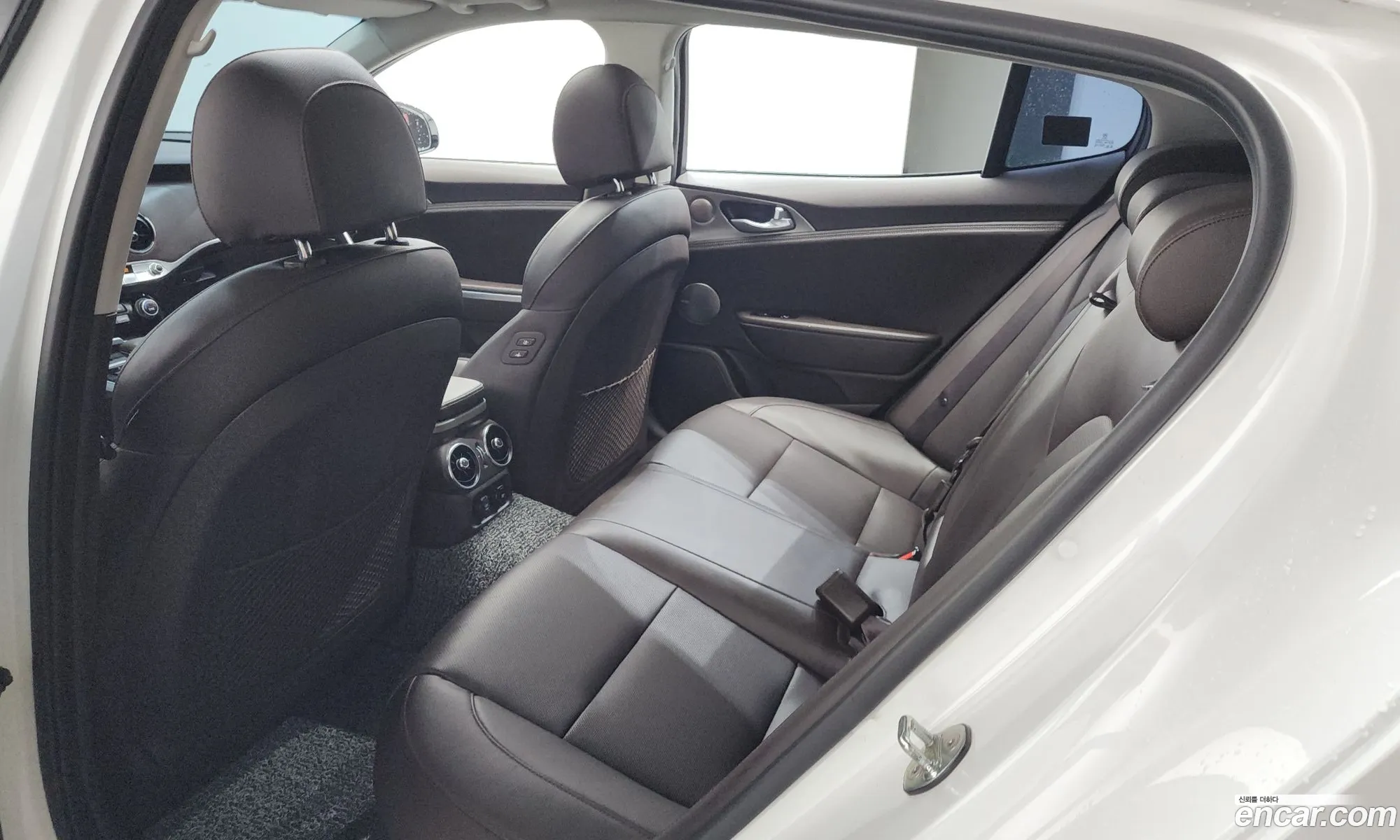 Kia Stinger 2017 KNAE351BDJS011640 — 30