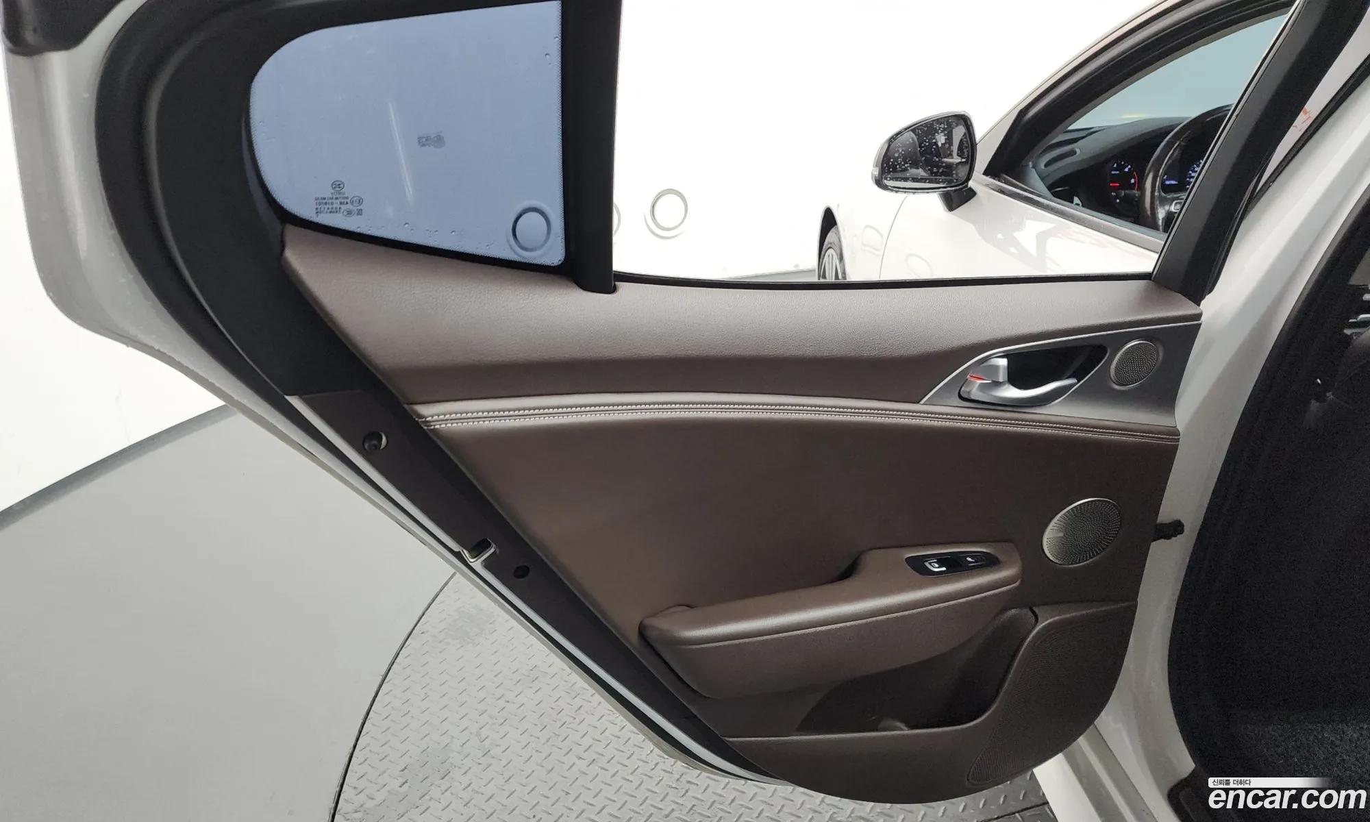 Kia Stinger 2017 KNAE351BDJS011640 — 2