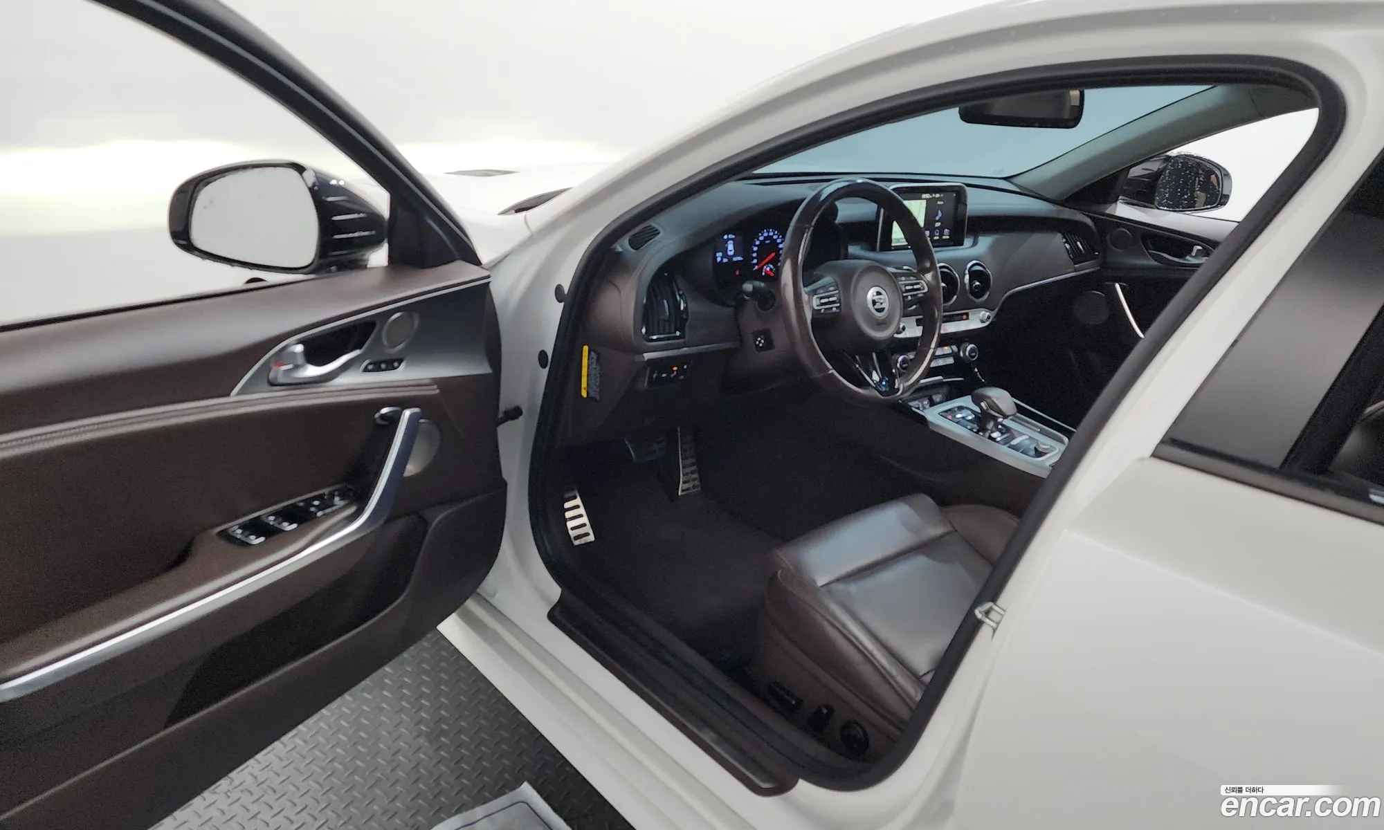 Kia Stinger 2017 KNAE351BDJS011640 — 26