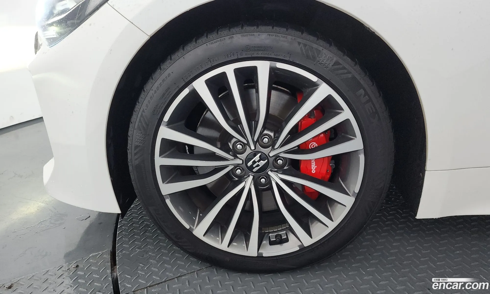Kia Stinger 2017 KNAE351BDJS011640 — 4