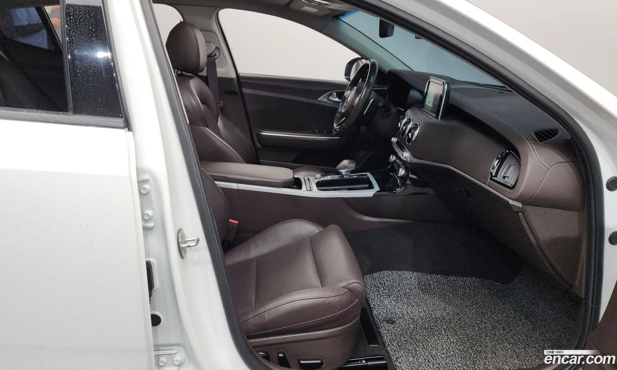 Kia Stinger 2017 KNAE351BDJS011640 — 10