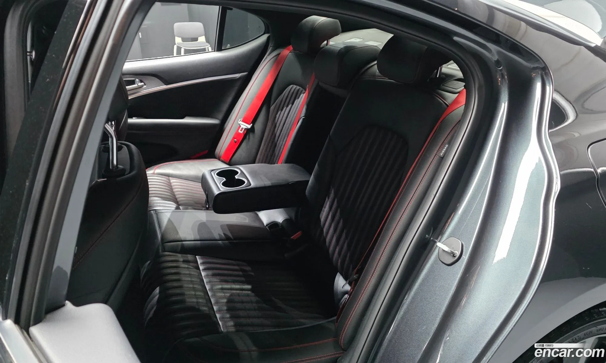 Genesis G70 2021 KMTG641EBMU090492 — 12