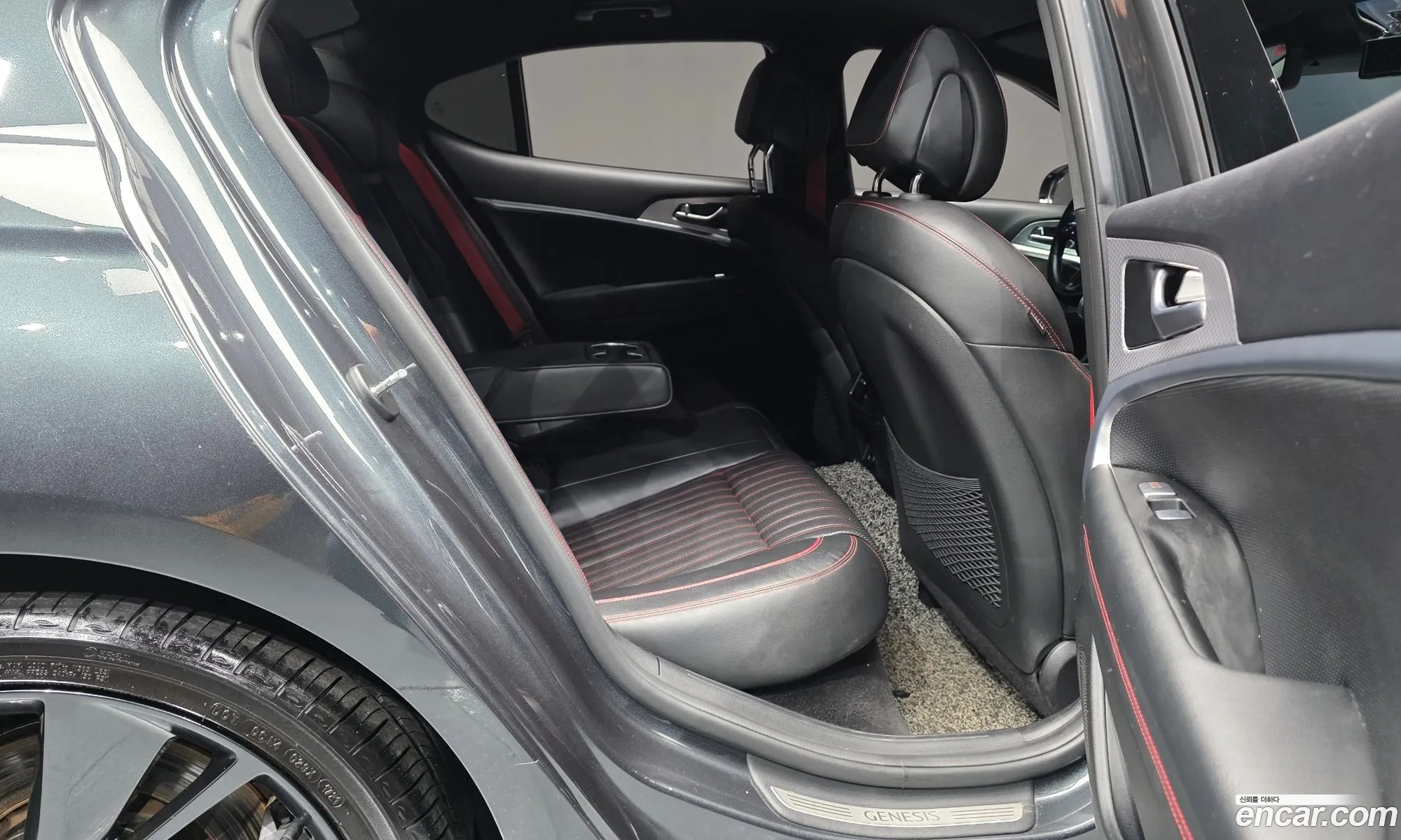 Genesis G70 2021 KMTG641EBMU090492 — 6