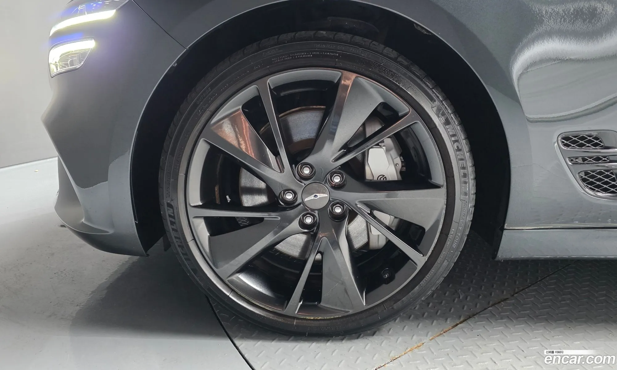 Genesis G70 2021 KMTG641EBMU090492 — 16