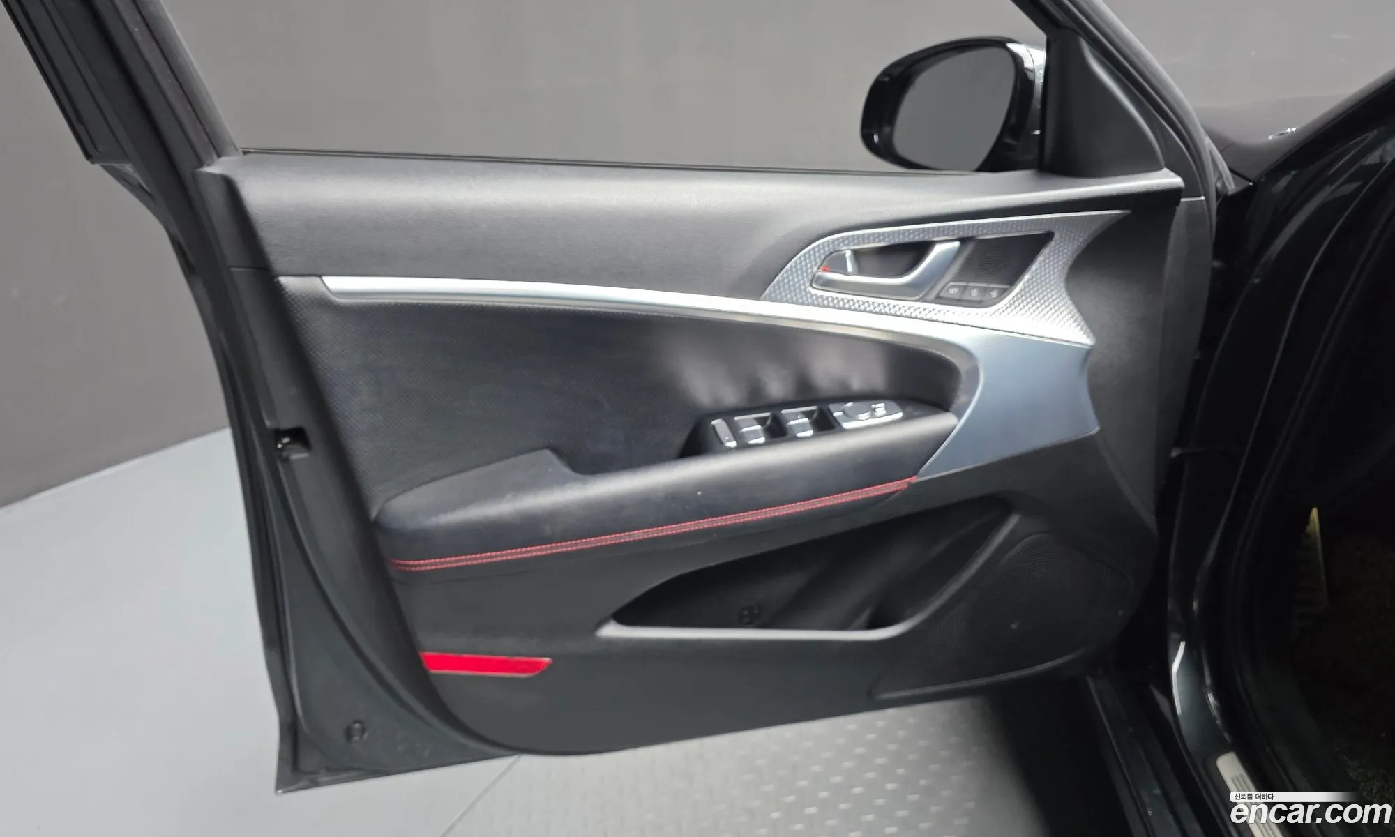 Genesis G70 2021 KMTG641EBMU090492 — 32