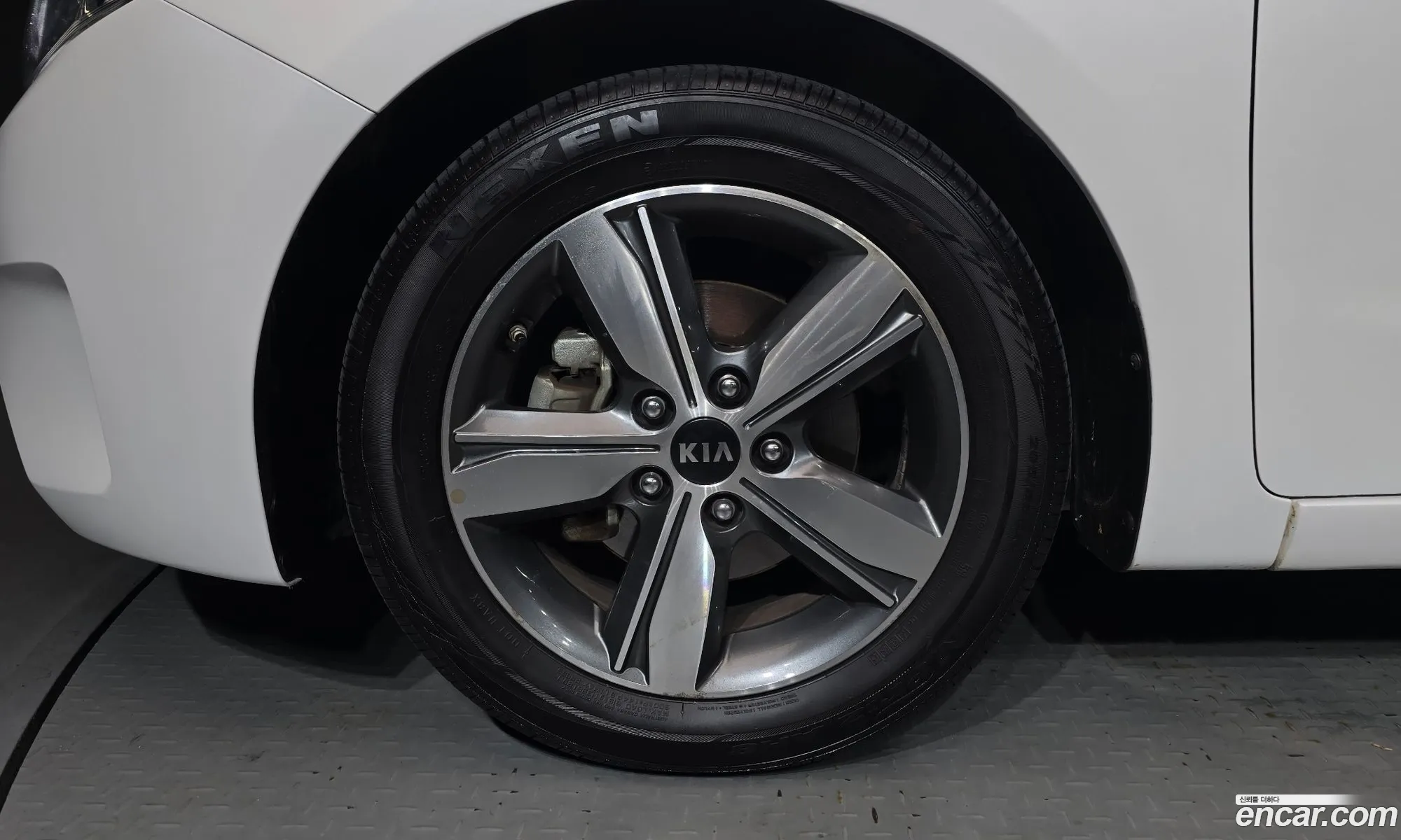 Kia K3 2017 — 17