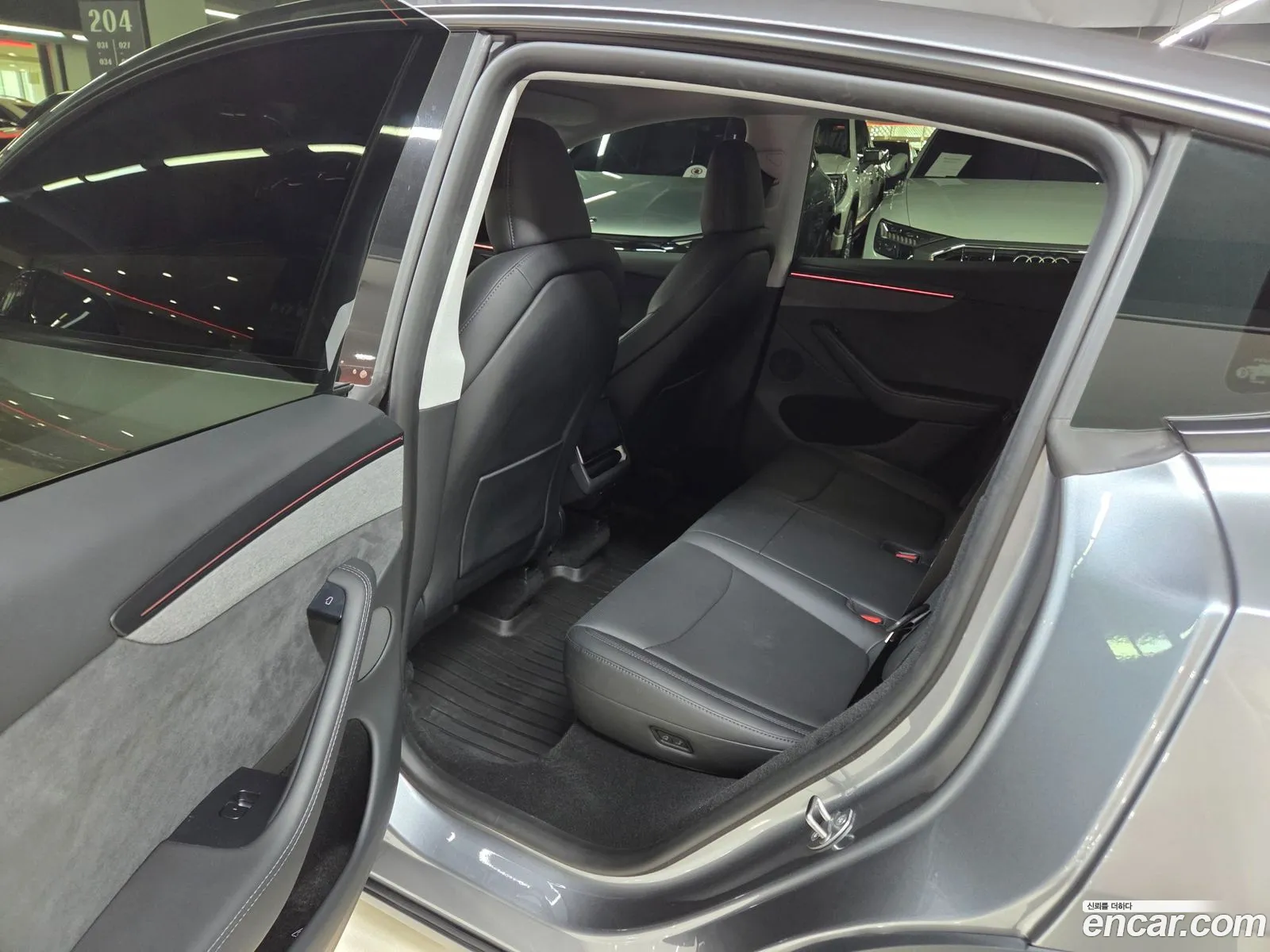 Tesla Model Y 2025 — 10