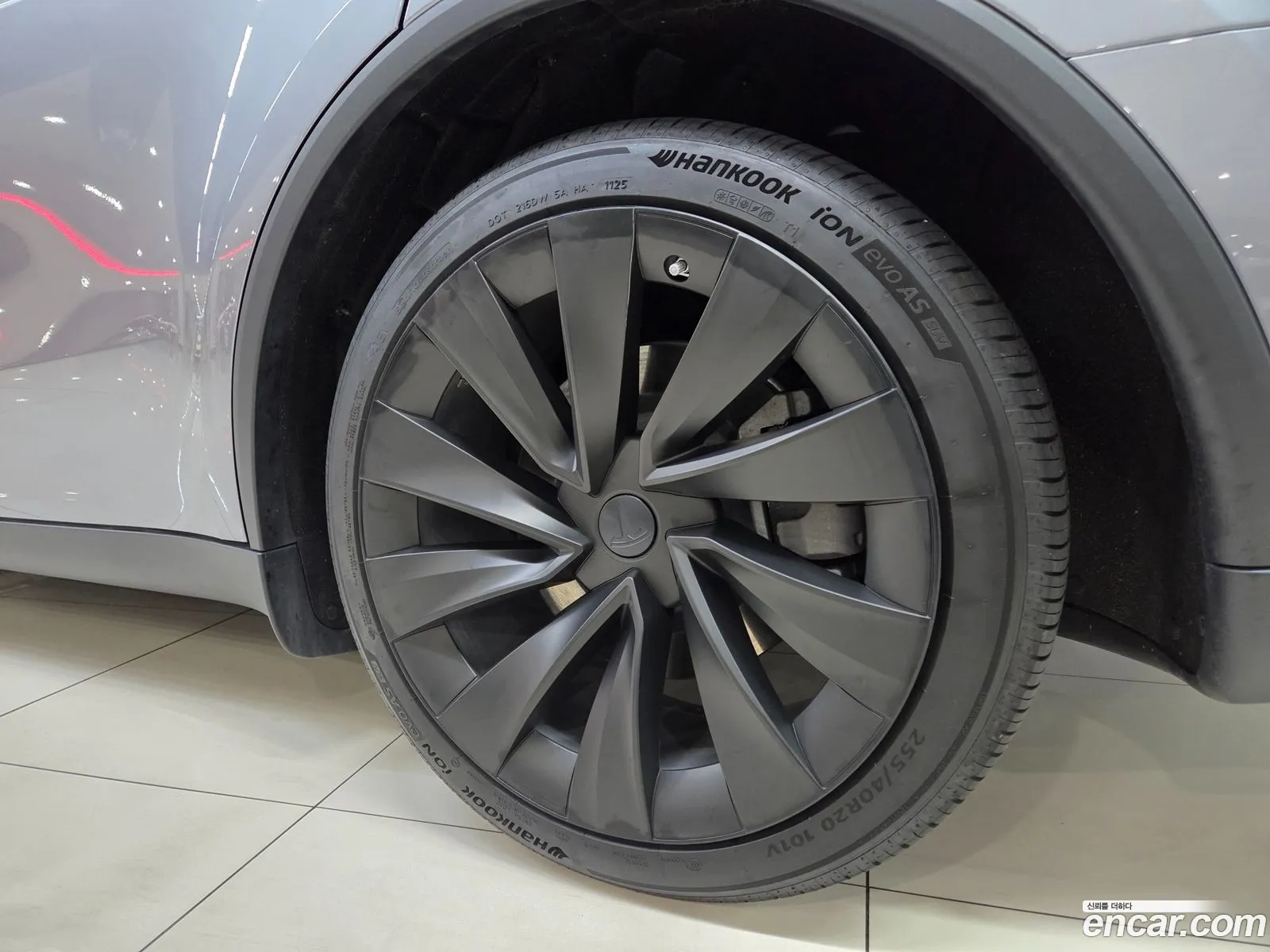 Tesla Model Y 2025 — 11