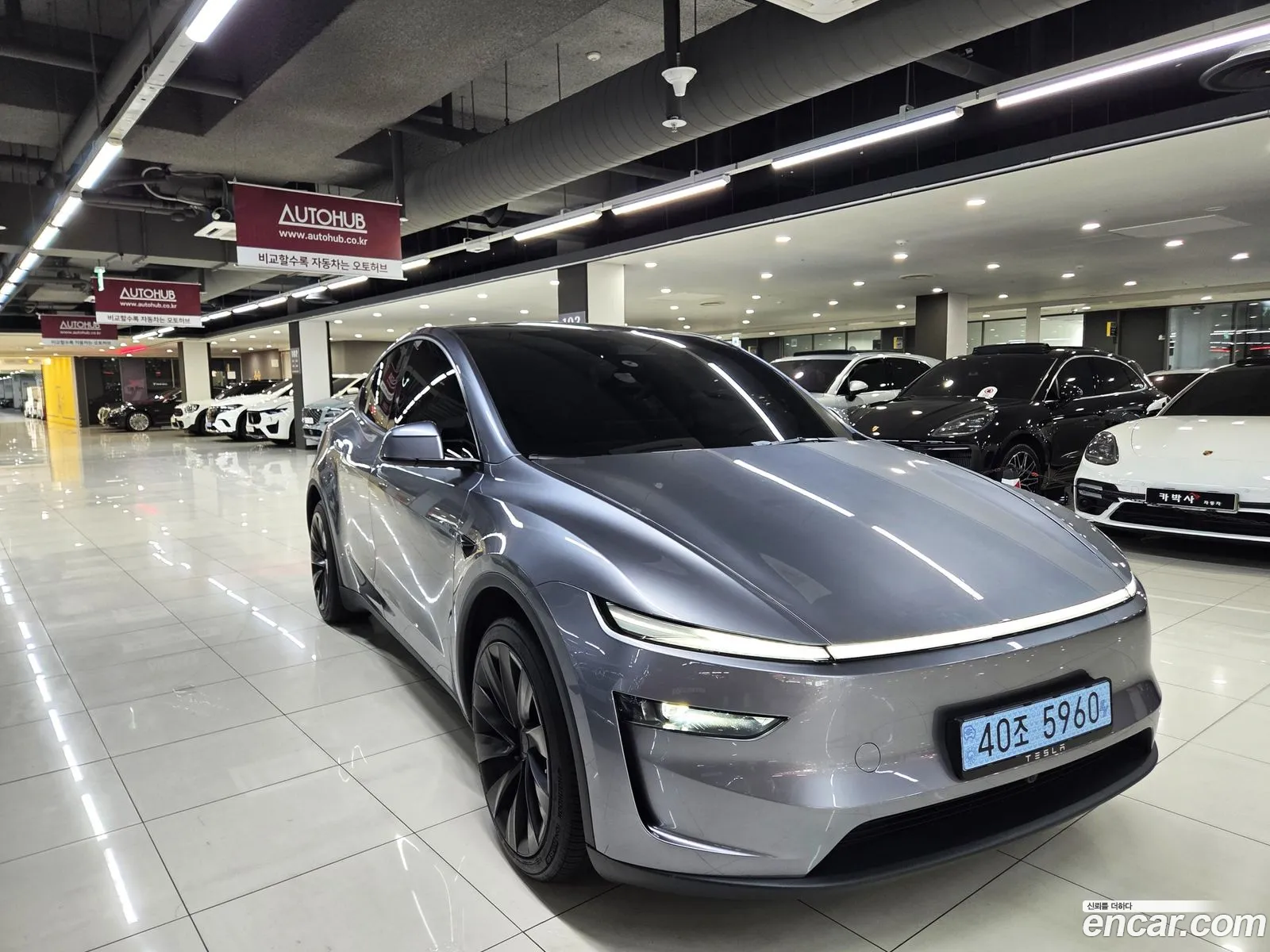 Tesla Model Y 2025 — 8