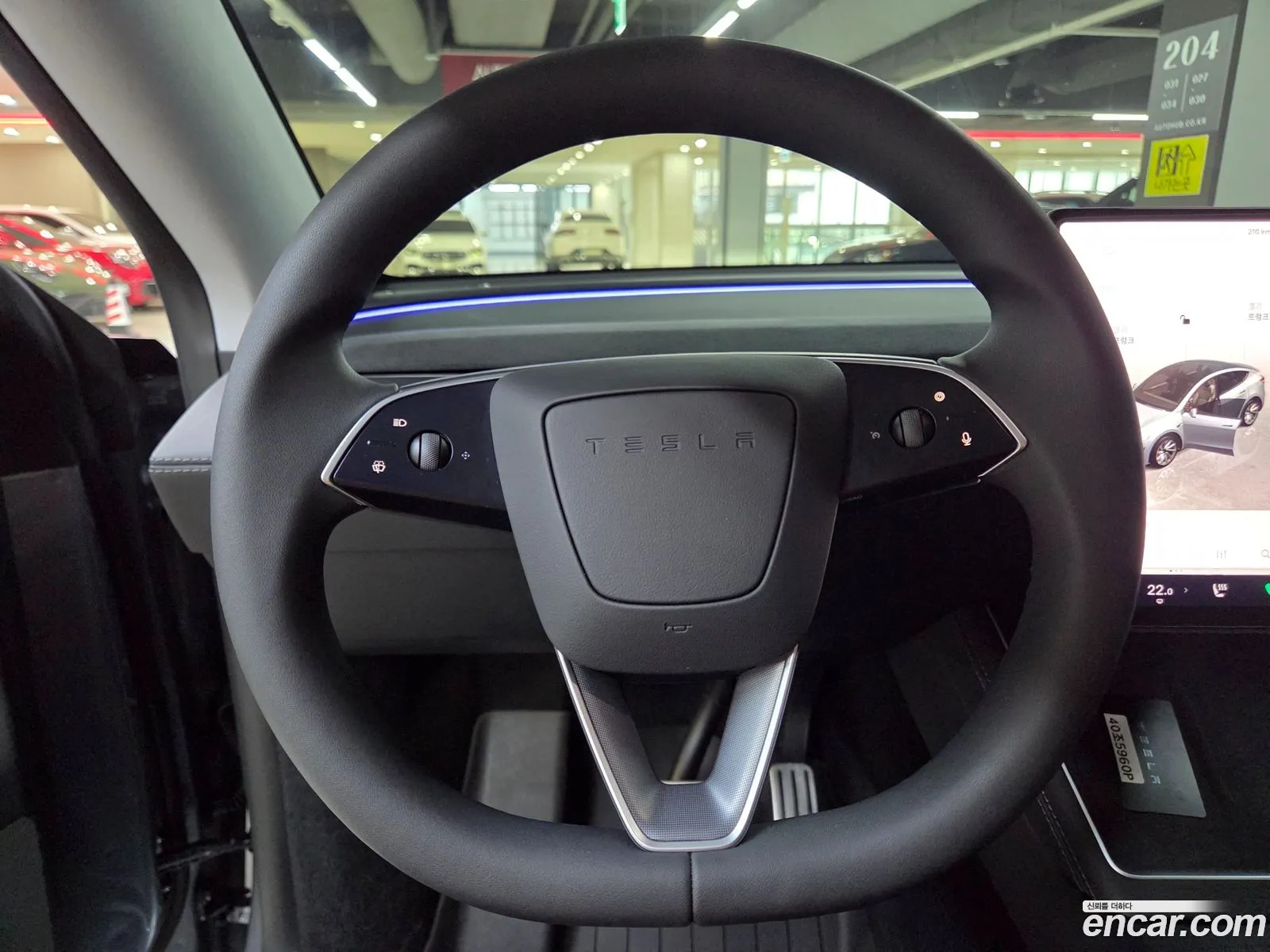Tesla Model Y 2025 — 4