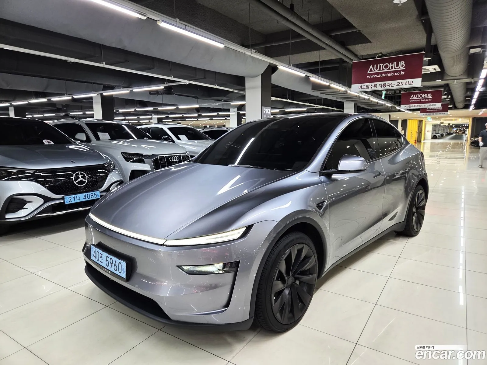 Tesla Model Y 2025 — 16