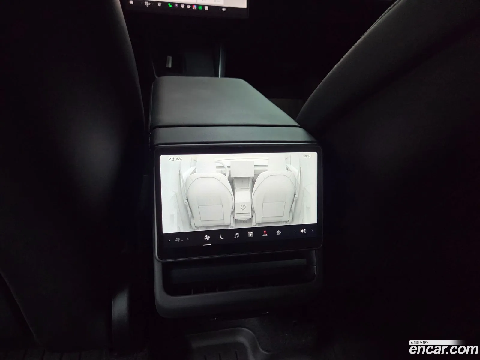 Tesla Model Y 2025 — 13