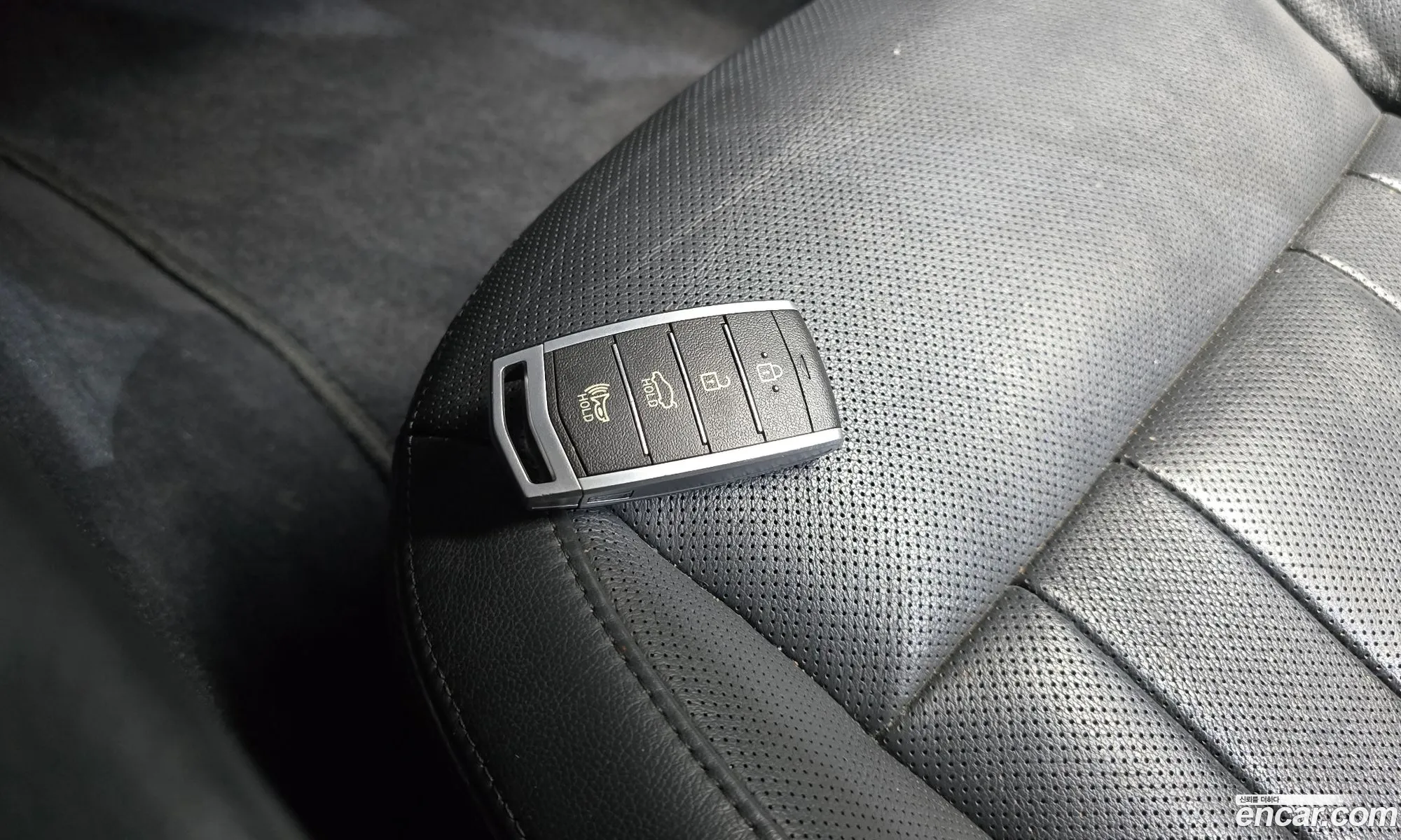 Genesis G80 2017 KMHGL41DDJU259845 — 10