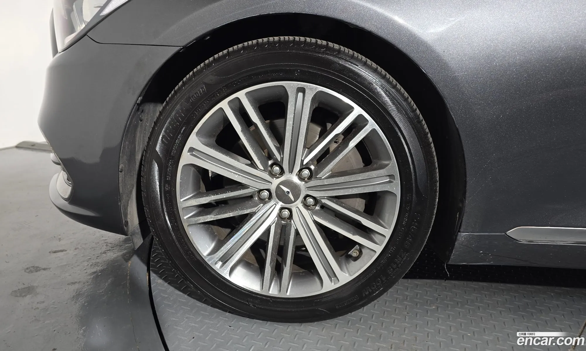 Genesis G80 2017 KMHGL41DDJU259845 — 18