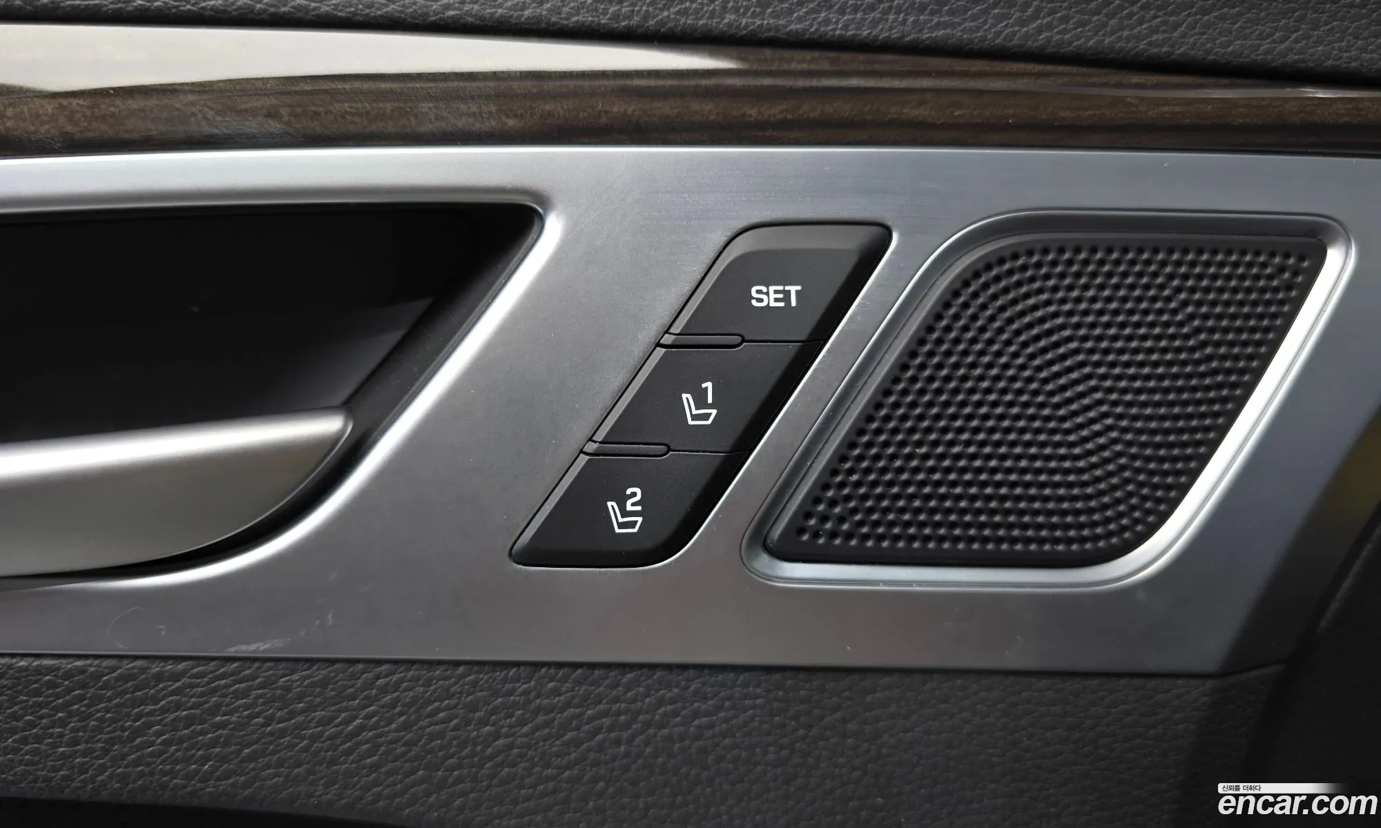 Genesis G80 2017 KMHGL41DDJU259845 — 17