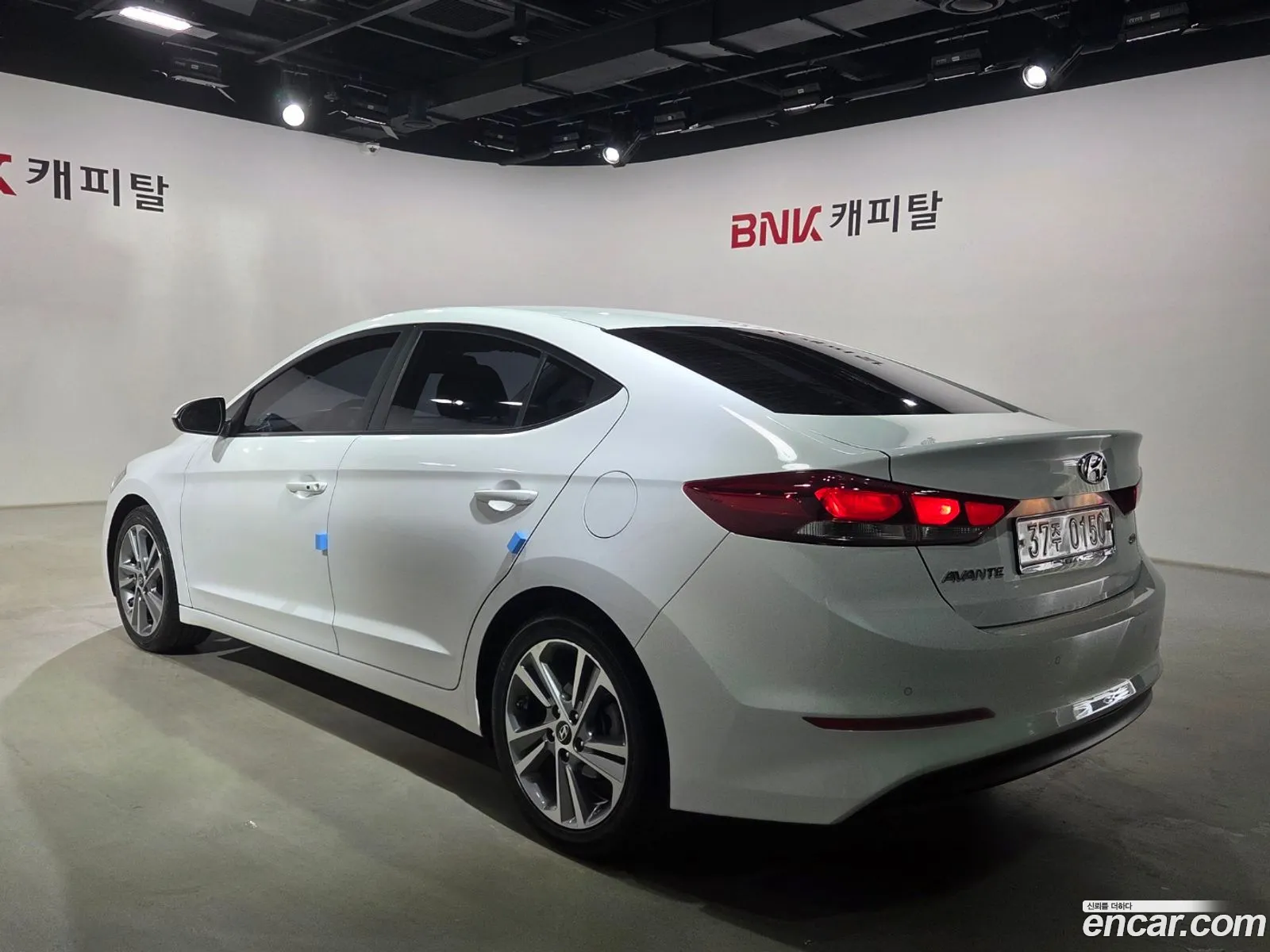 Hyundai Elantra AD 2016 — 12