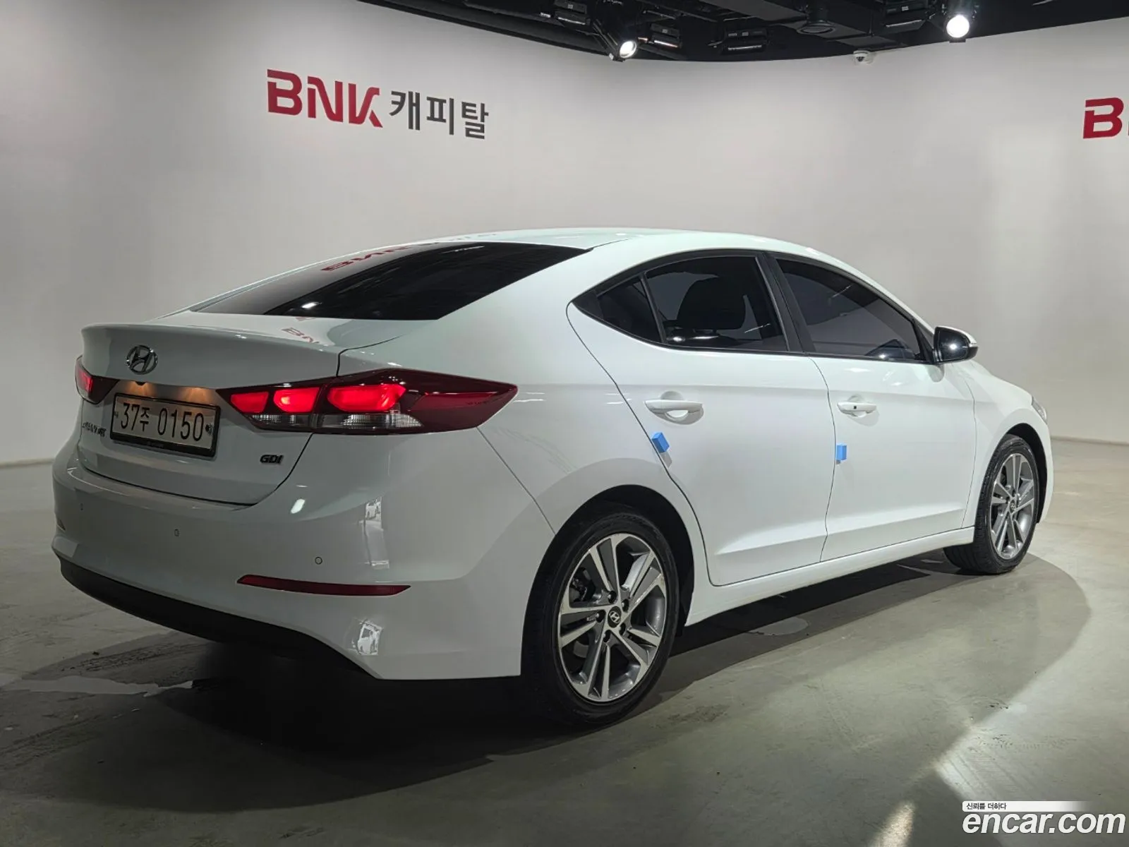 Hyundai Elantra AD 2016 — 14