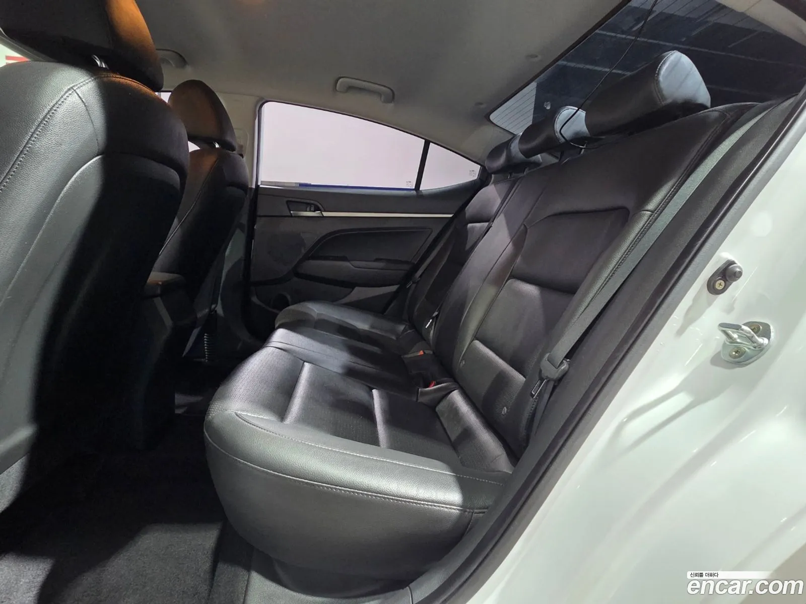 Hyundai Elantra AD 2016 — 10