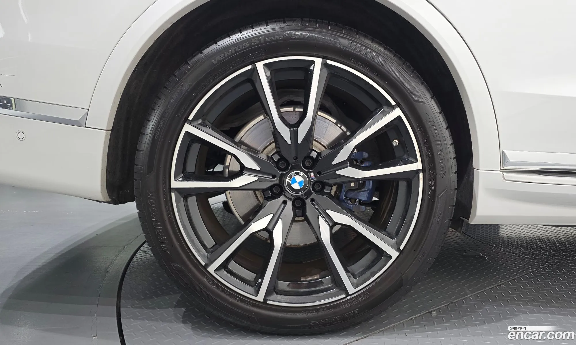 BMW X7 2021 — 24