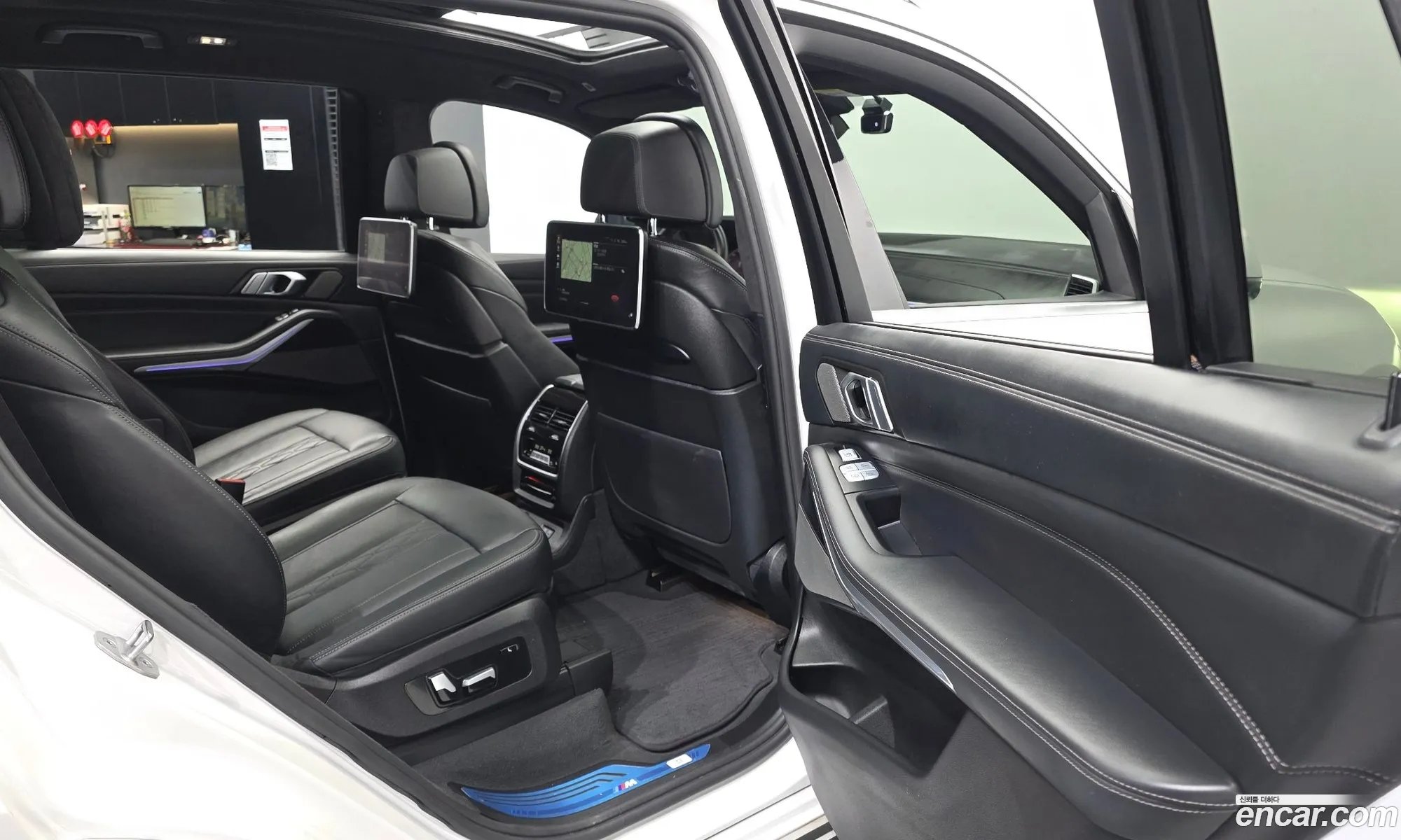 BMW X7 2021 — 7