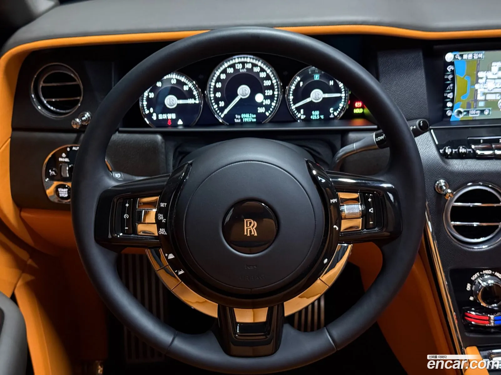 Rolls-Royce Cullinan 2022 — 19